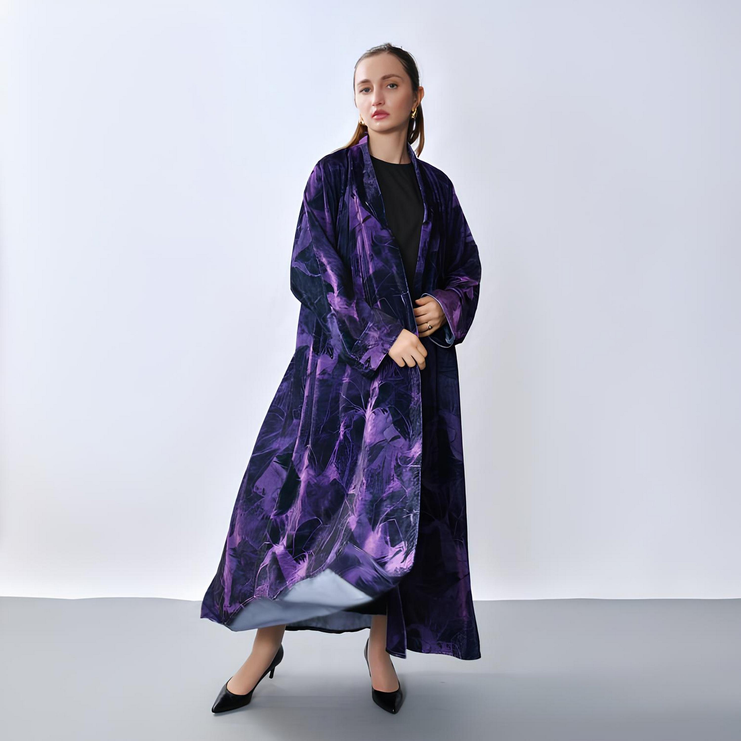 عباية بقصة "هاف كلوش" "فيلفيت" وطبعة "أبستراكت" نسائية - أرجواني من أويا عباية-women-arabicclothing-abayas-image-4