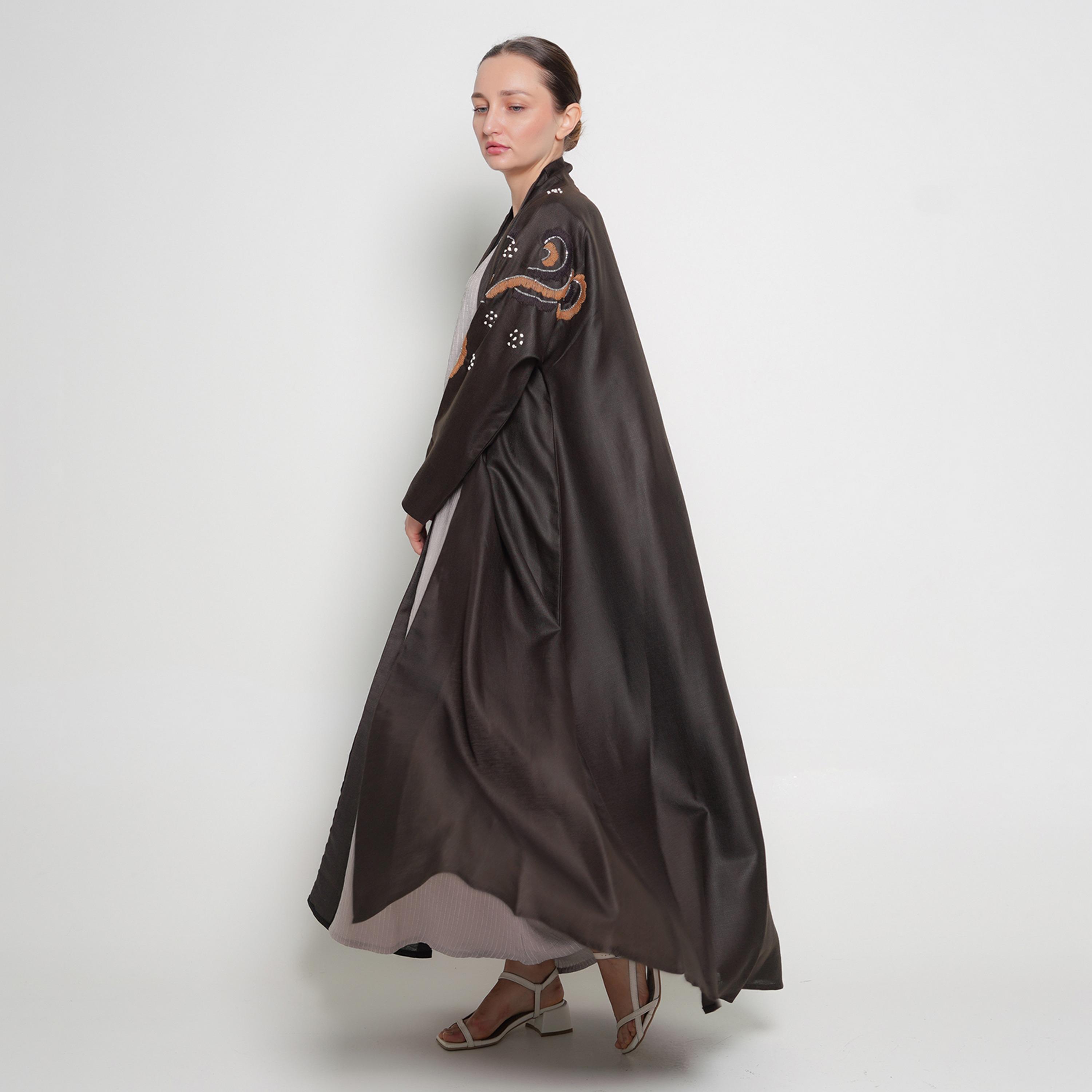 عباية نسائية من الكتان باللون البني مطرزة بقصة نصف كلوش من أويا عباية-women-arabicclothing-abayas-image-3