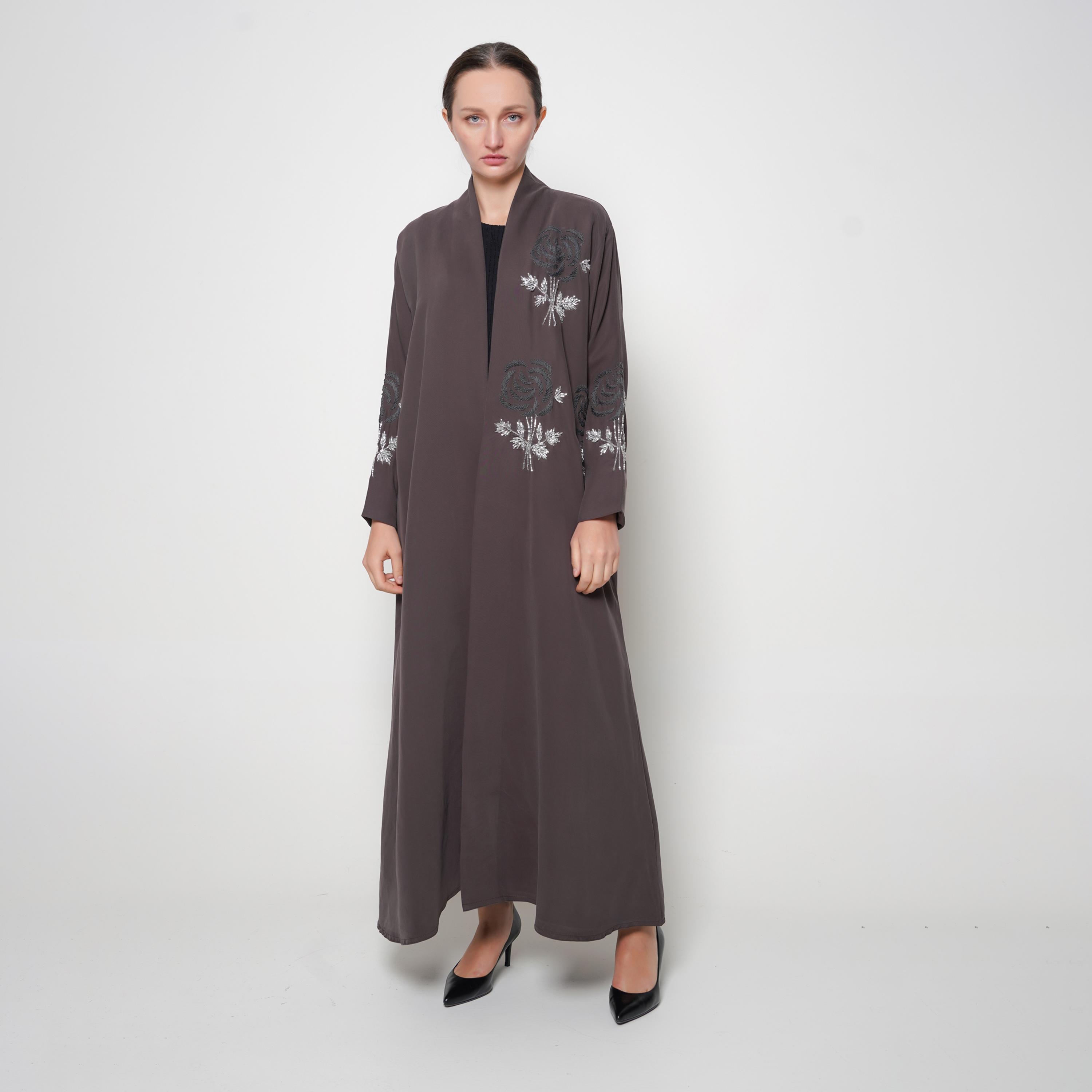 عباءة نسائية، بقصّة ربع دائرة، مطرزة بالورود وباللون البني من أويا عباية-women-arabicclothing-abayas-image-1