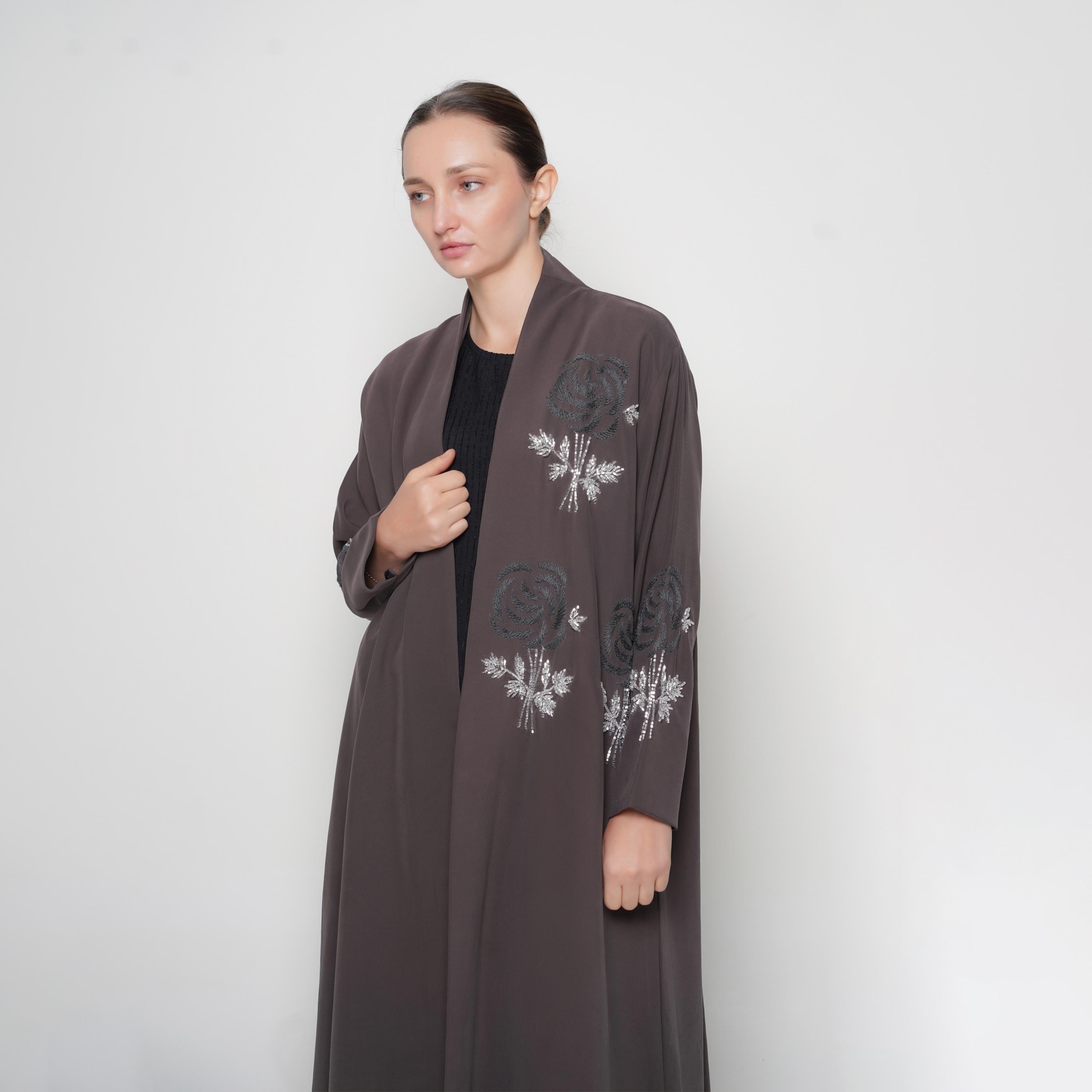 عباءة نسائية، بقصّة ربع دائرة، مطرزة بالورود وباللون البني من أويا عباية-women-arabicclothing-abayas-image-2