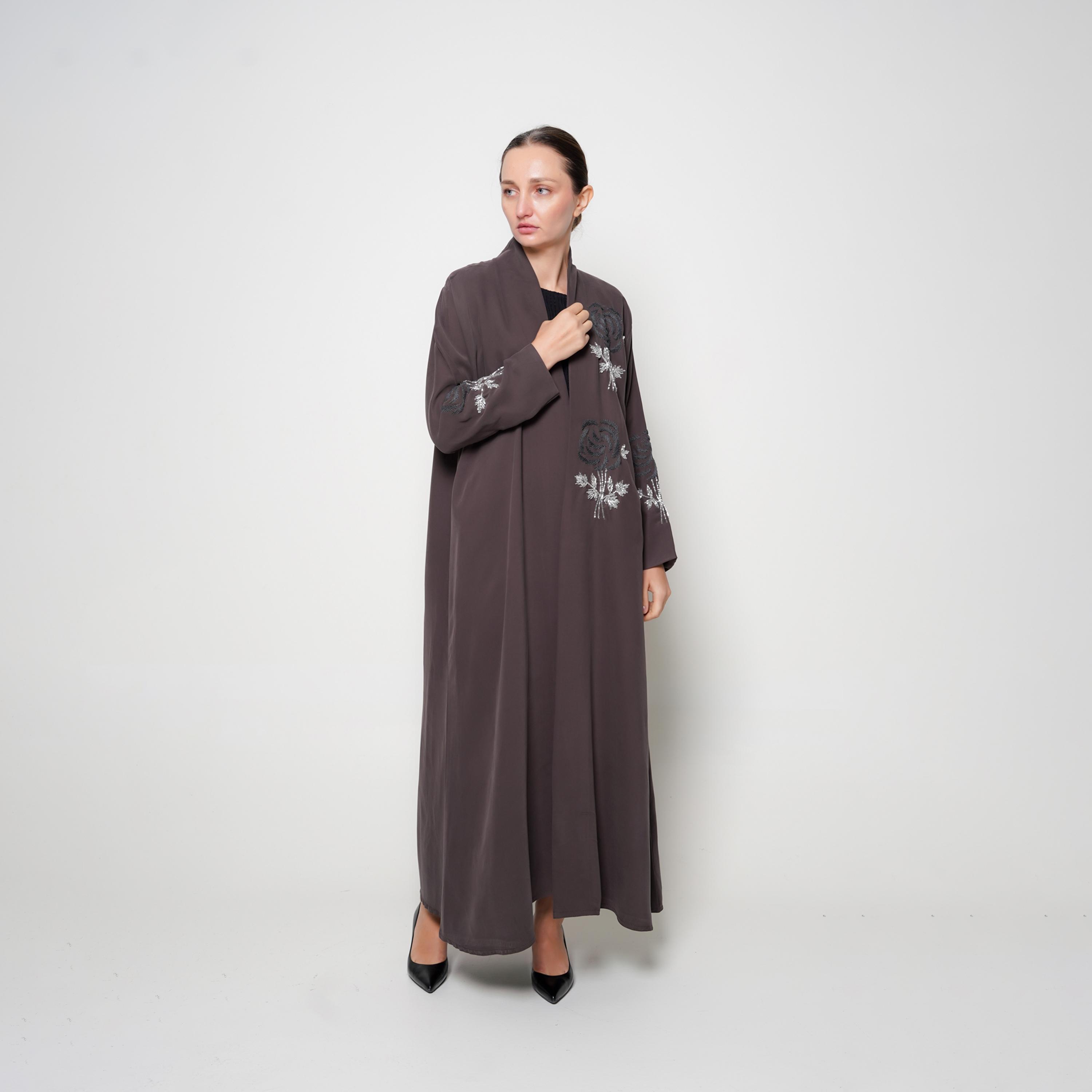 عباءة نسائية، بقصّة ربع دائرة، مطرزة بالورود وباللون البني من أويا عباية-women-arabicclothing-abayas-image-4