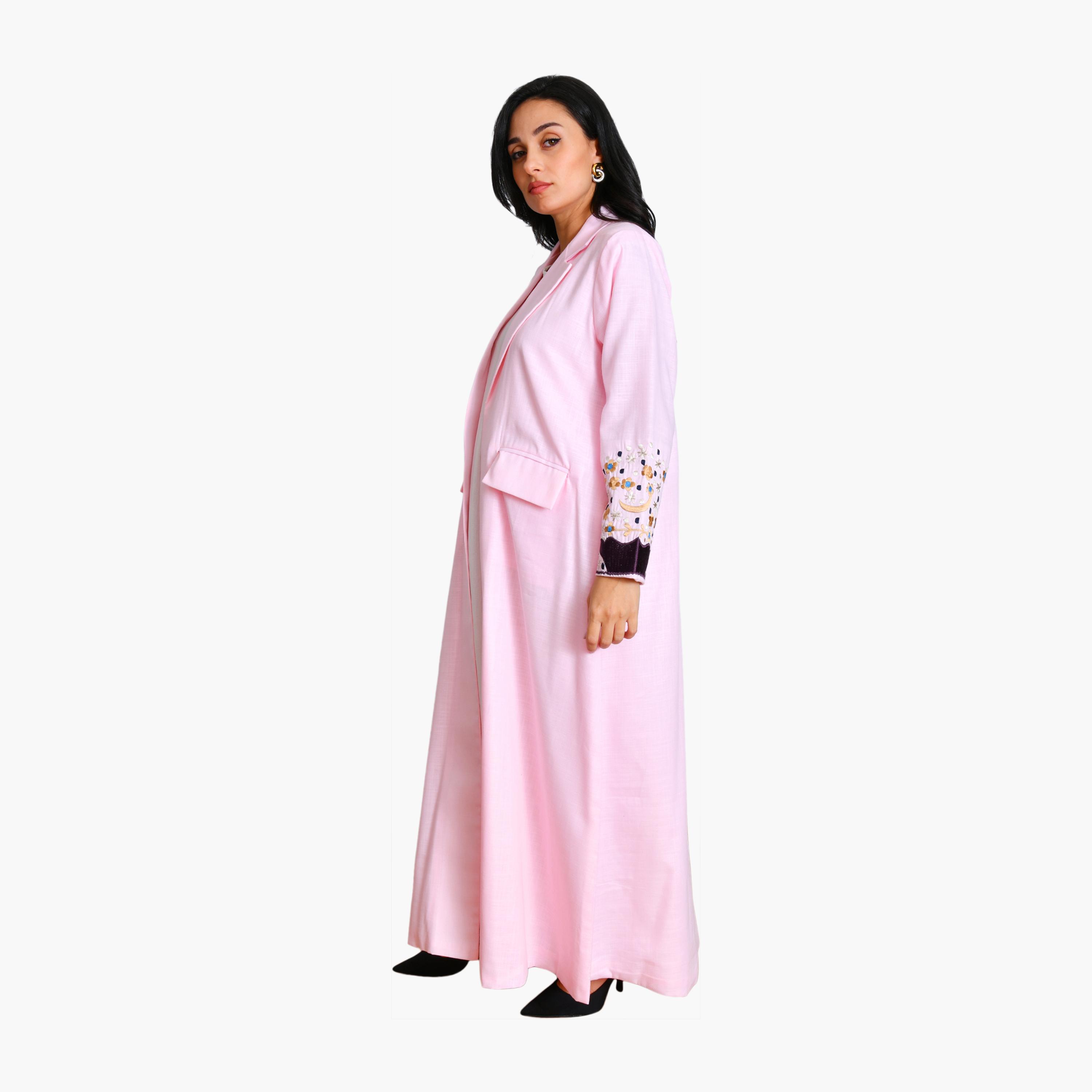 عباية نسائية رسمية من الكتان بأكمام مطرزة وياقة طية صدر السترة مع حجاب من أويا عباية-women-arabicclothing-abayas-image-5