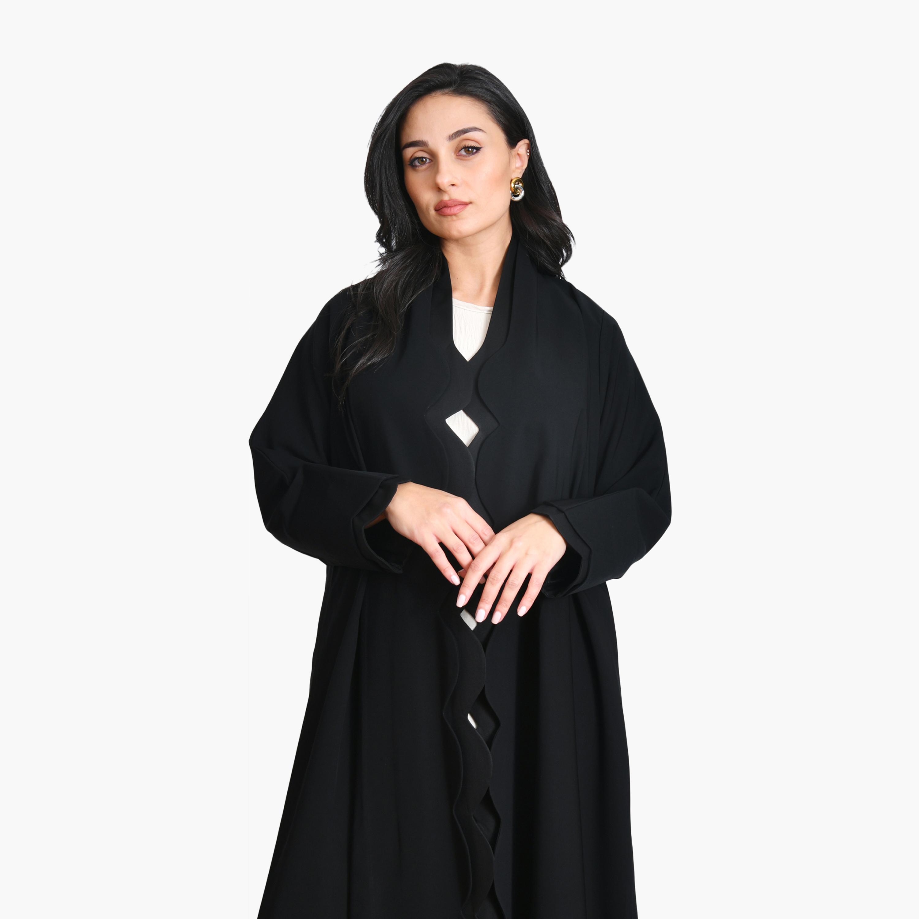 عباية سوداء من الكتان بجزء أمامي مزخرف بعقدة صدفية للنساء من أويا عباية-women-arabicclothing-abayas-image-2