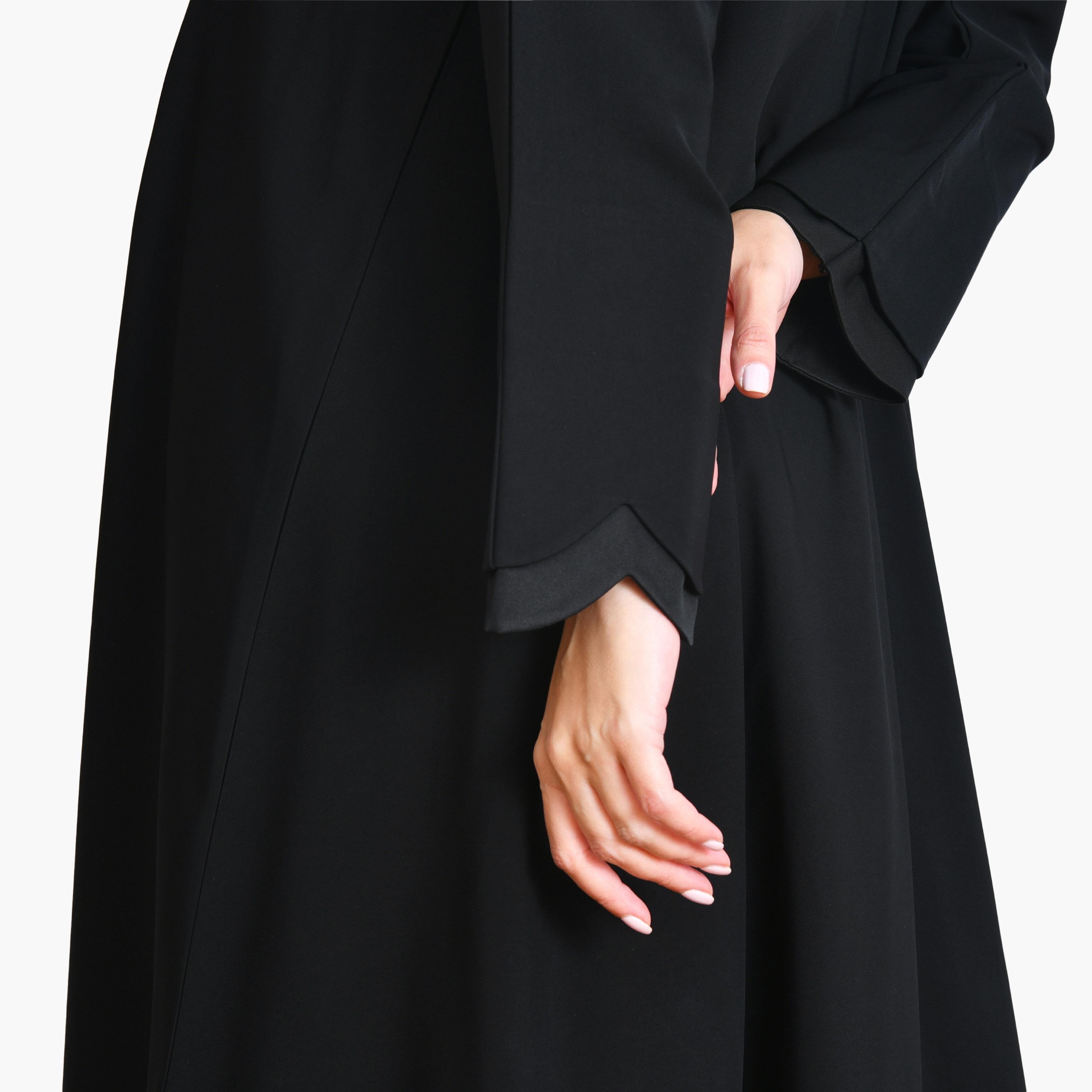 عباية سوداء من الكتان بجزء أمامي مزخرف بعقدة صدفية للنساء من أويا عباية-women-arabicclothing-abayas-image-3