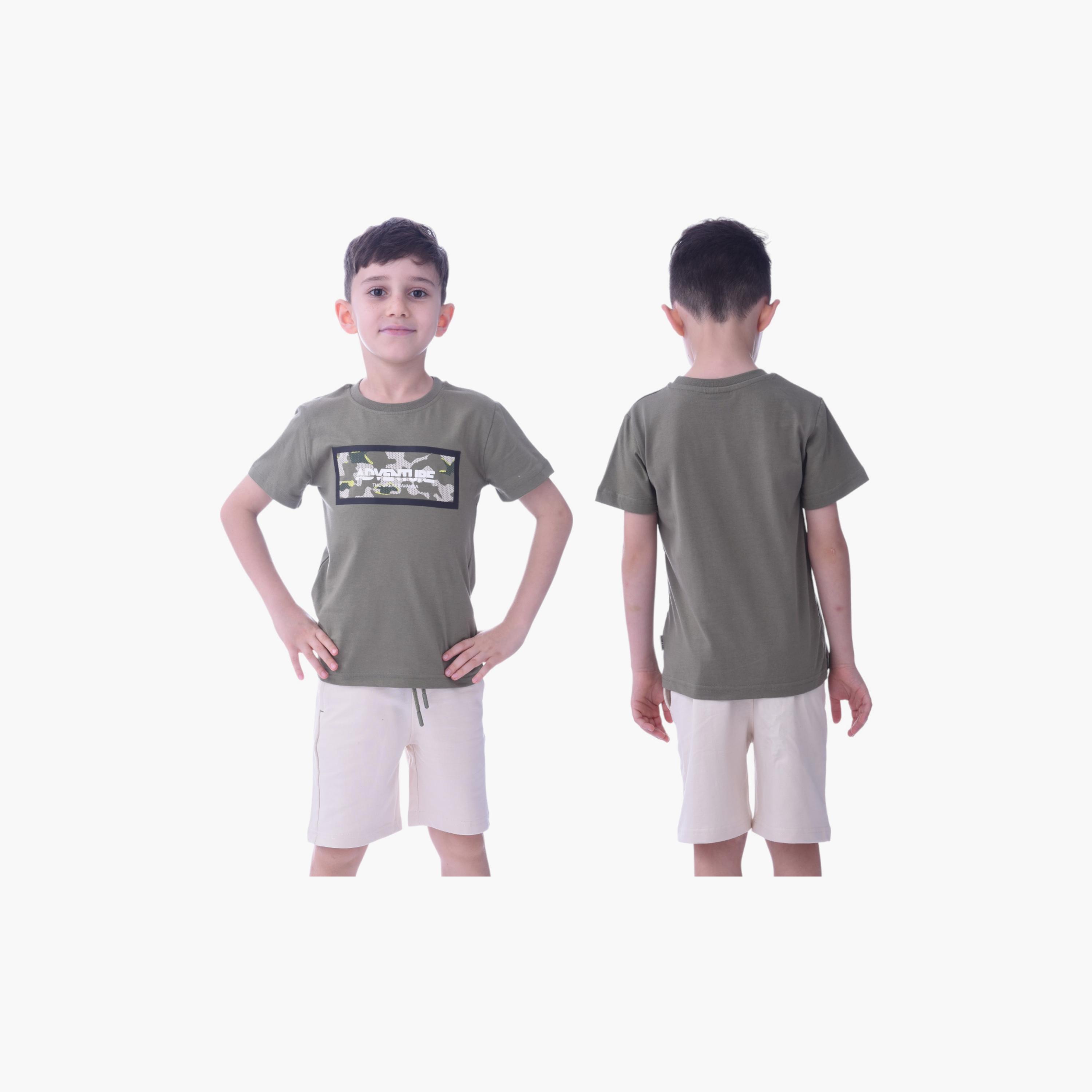 طقم تي شيرت بأكمام قصيرة وشورت بطبعة ادفينتشر من فيكتور اند جين-boys-clothing-setsandcoords-image-2