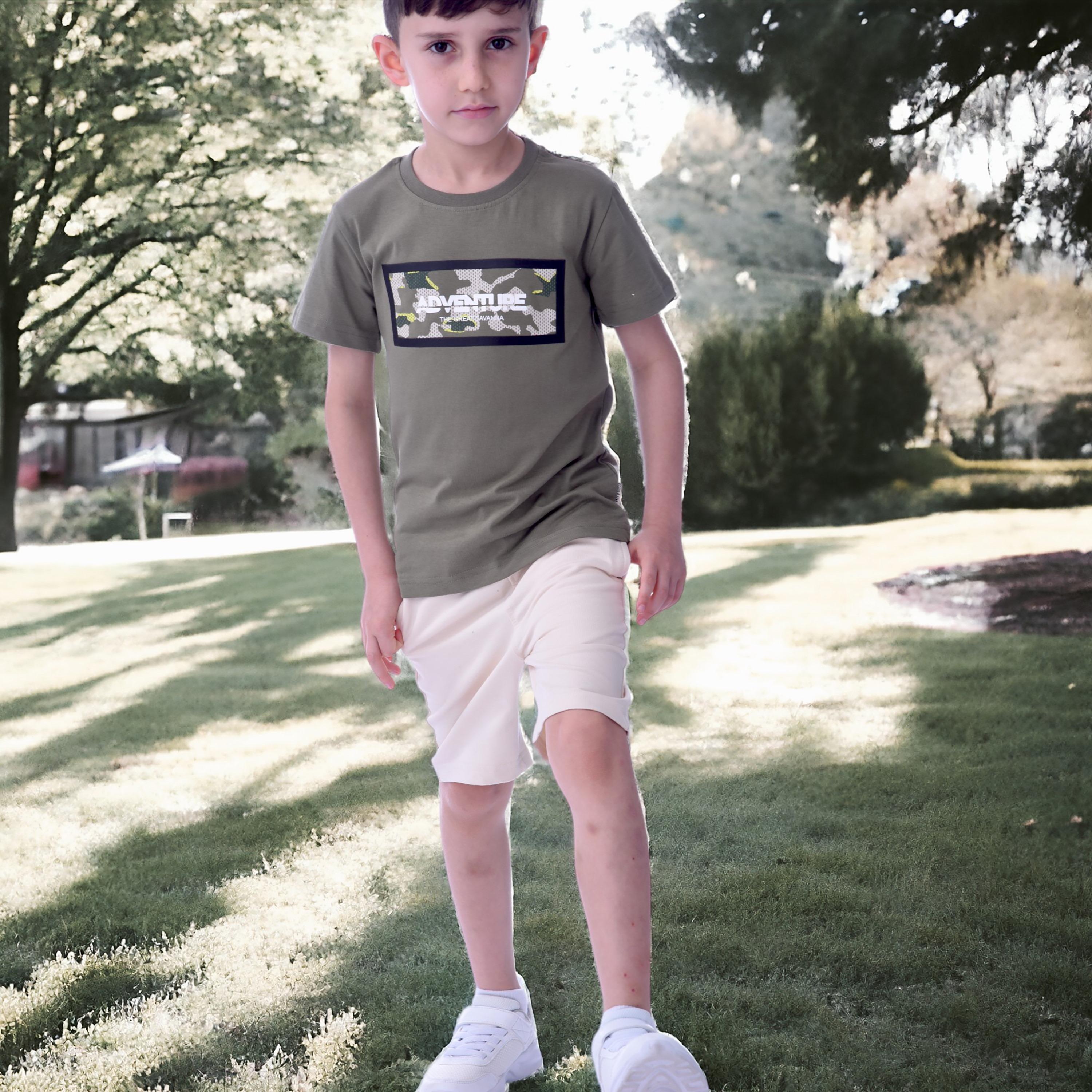 طقم تي شيرت بأكمام قصيرة وشورت بطبعة ادفينتشر من فيكتور اند جين-boys-clothing-setsandcoords-image-5