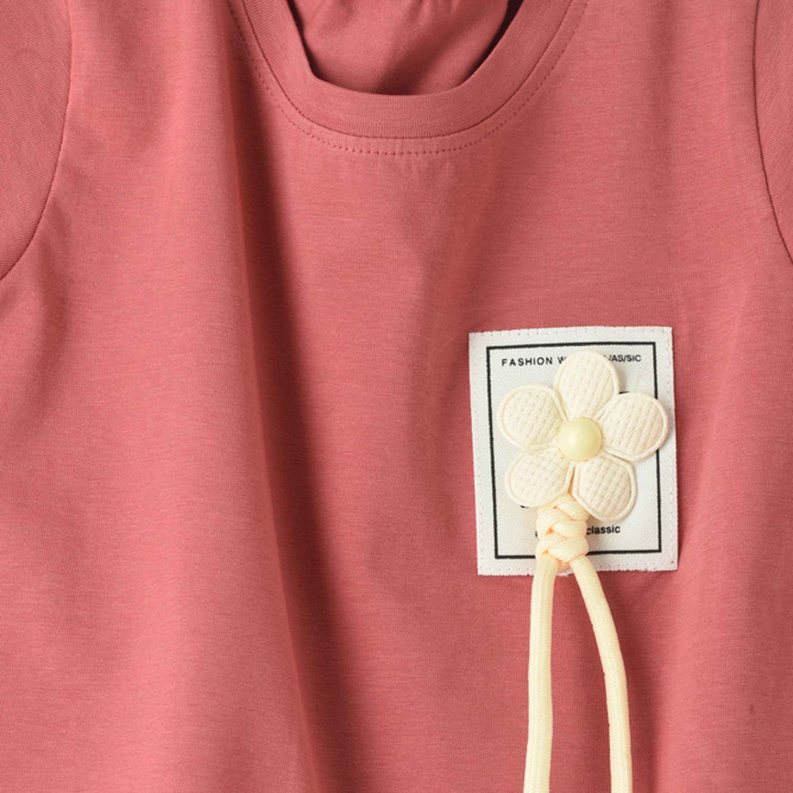 تيشرت بأكمام قصيرة مزين برقعة وردة من يونيكيدز-girls-clothing-tshirts-image-3