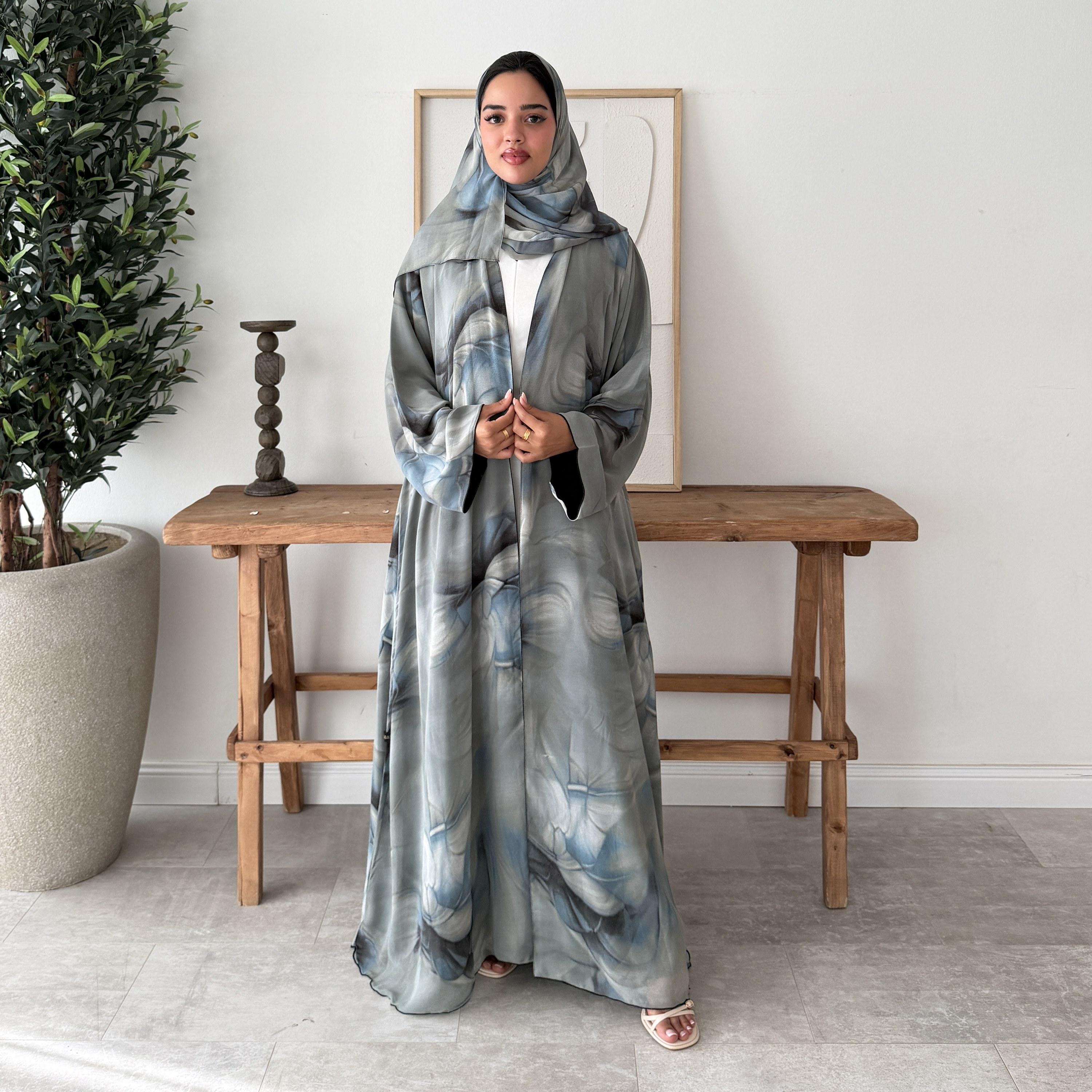 عباية حريمي بطبعة موجات دخانية قماش جورجيت هندي بأكمام واسعة مع حجاب من لوسين-women-arabicclothing-abayas-image-1