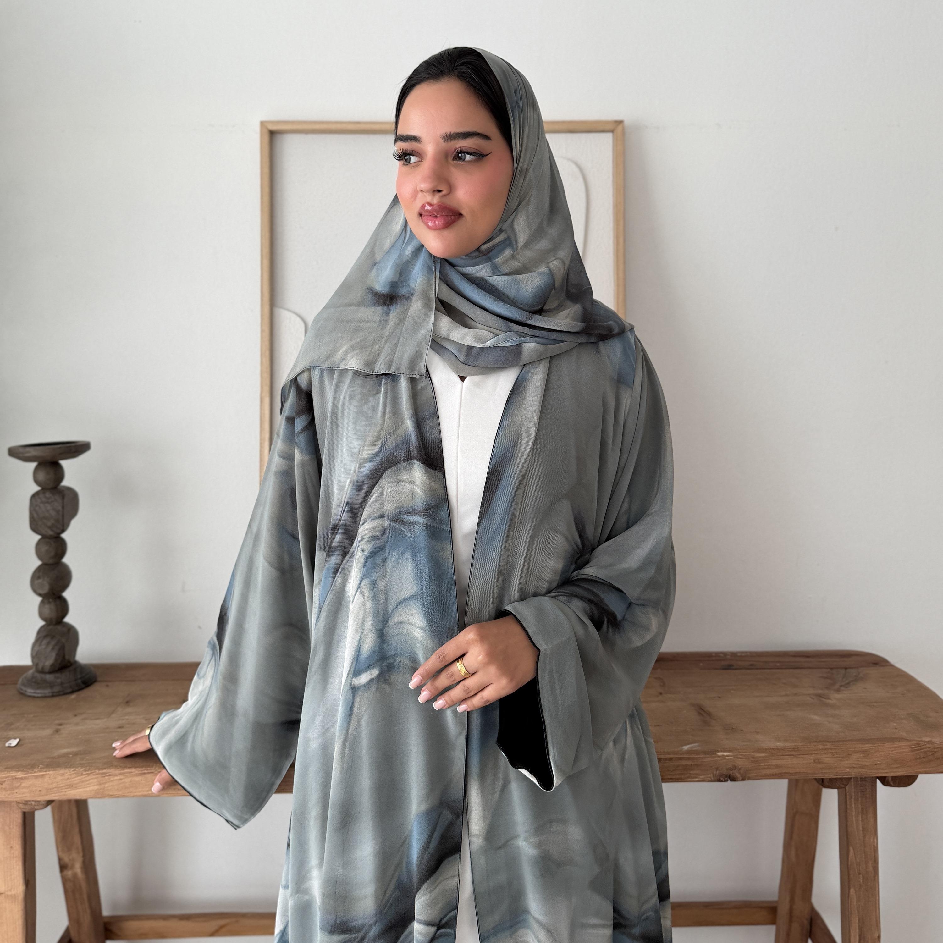 عباية حريمي بطبعة موجات دخانية قماش جورجيت هندي بأكمام واسعة مع حجاب من لوسين-women-arabicclothing-abayas-image-3