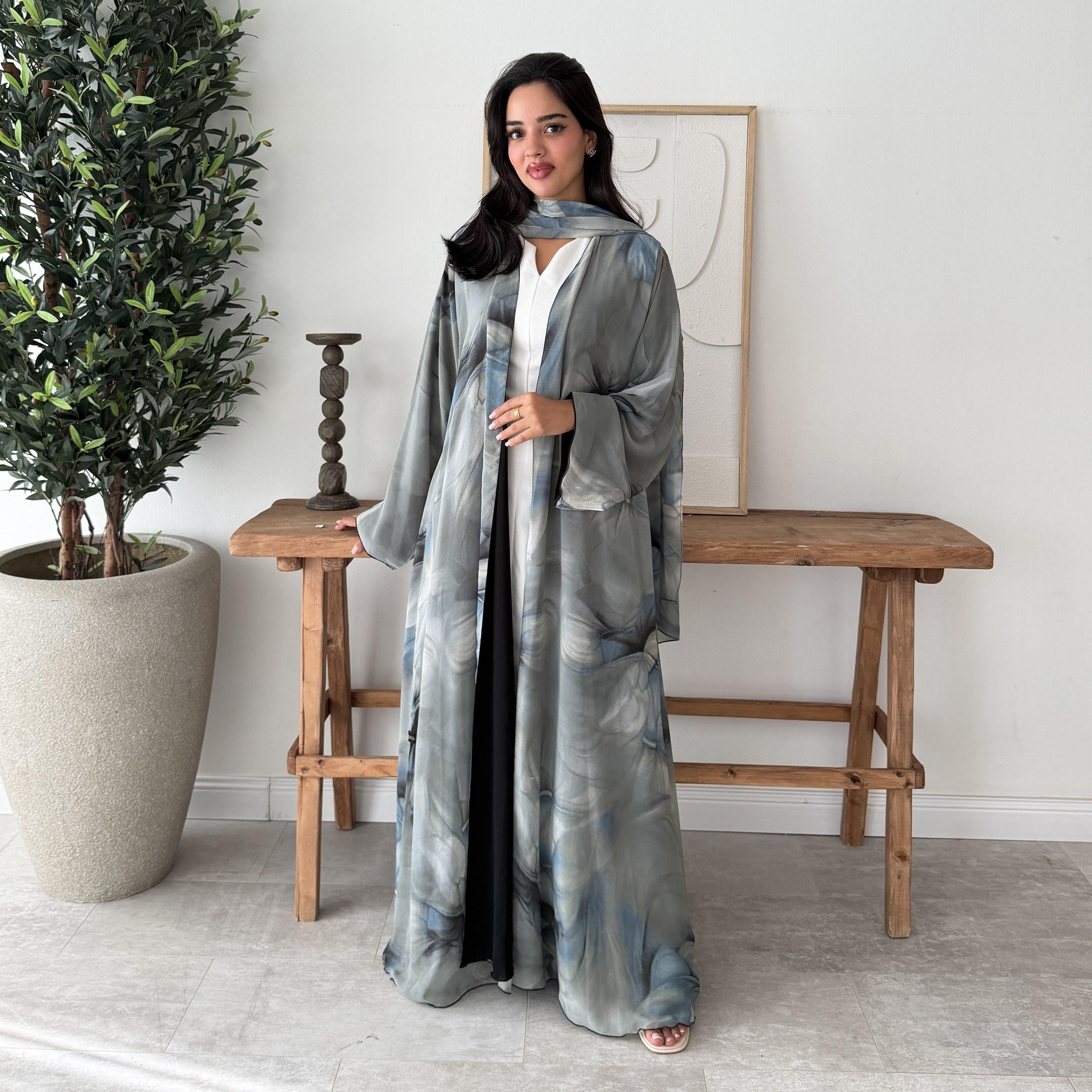 عباية حريمي بطبعة موجات دخانية قماش جورجيت هندي بأكمام واسعة مع حجاب من لوسين-women-arabicclothing-abayas-image-4