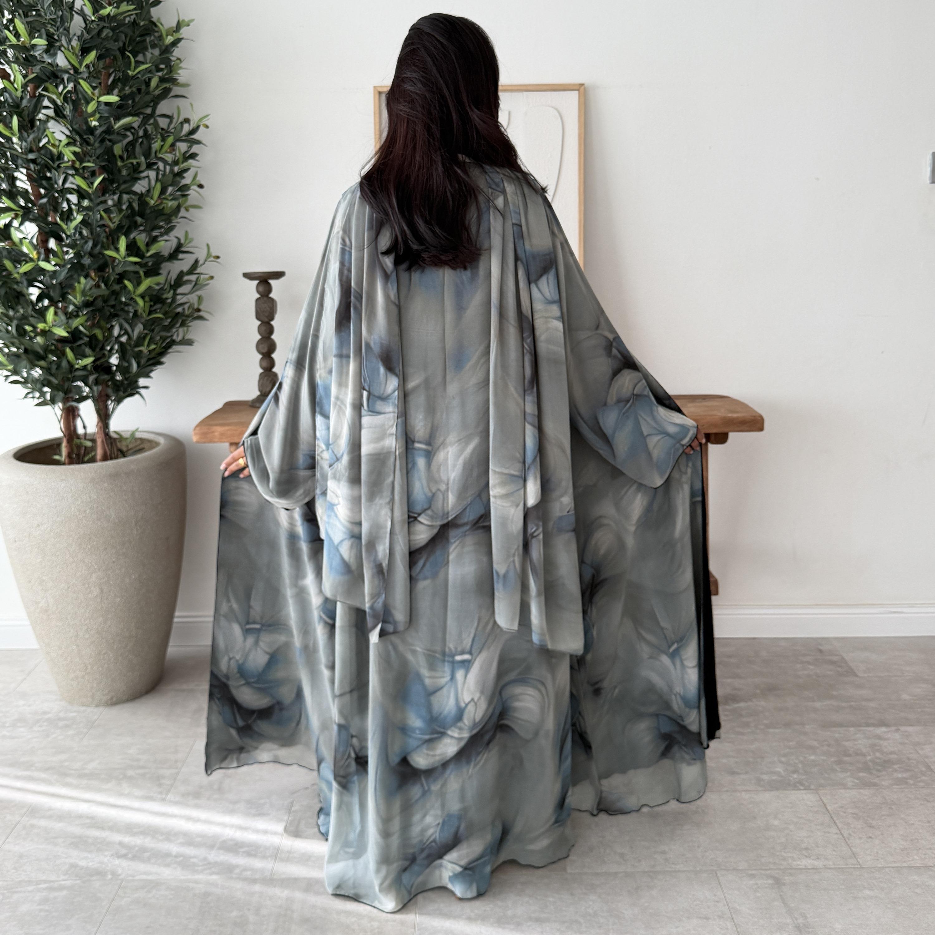 عباية حريمي بطبعة موجات دخانية قماش جورجيت هندي بأكمام واسعة مع حجاب من لوسين-women-arabicclothing-abayas-image-5