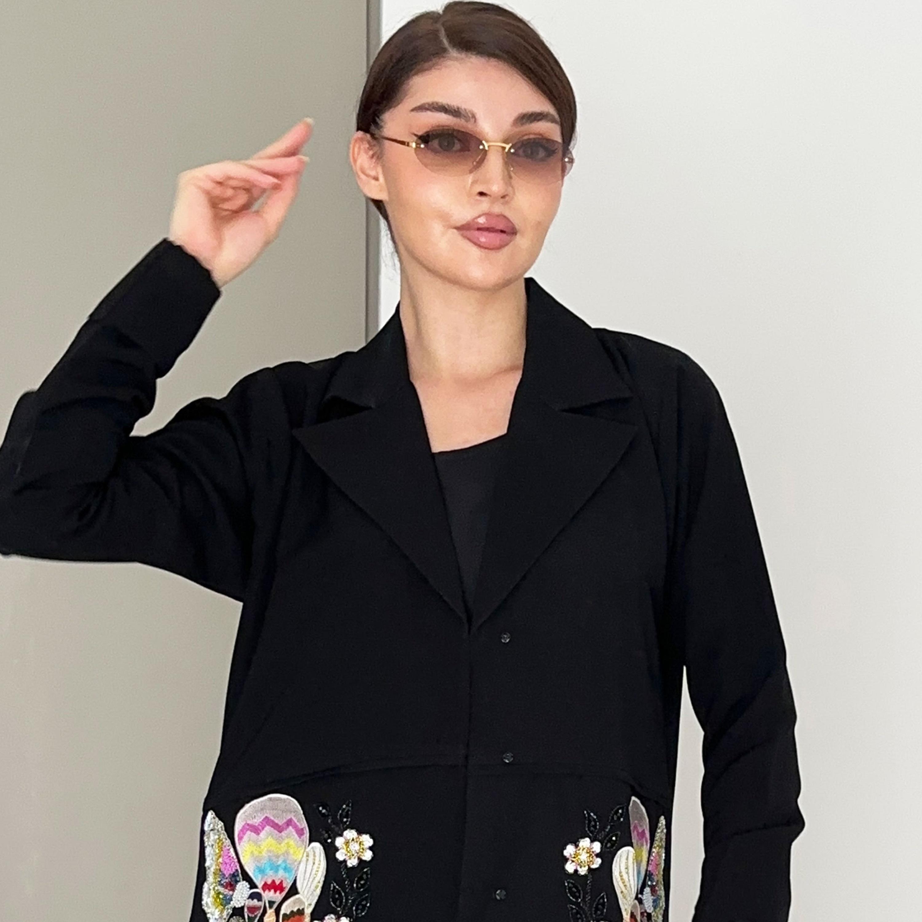 عباية بتصميم معطف كريب بياقة لا بيل مطرزة وبالخرز الأسود من روزيت عباية-women-arabicclothing-abayas-image-2