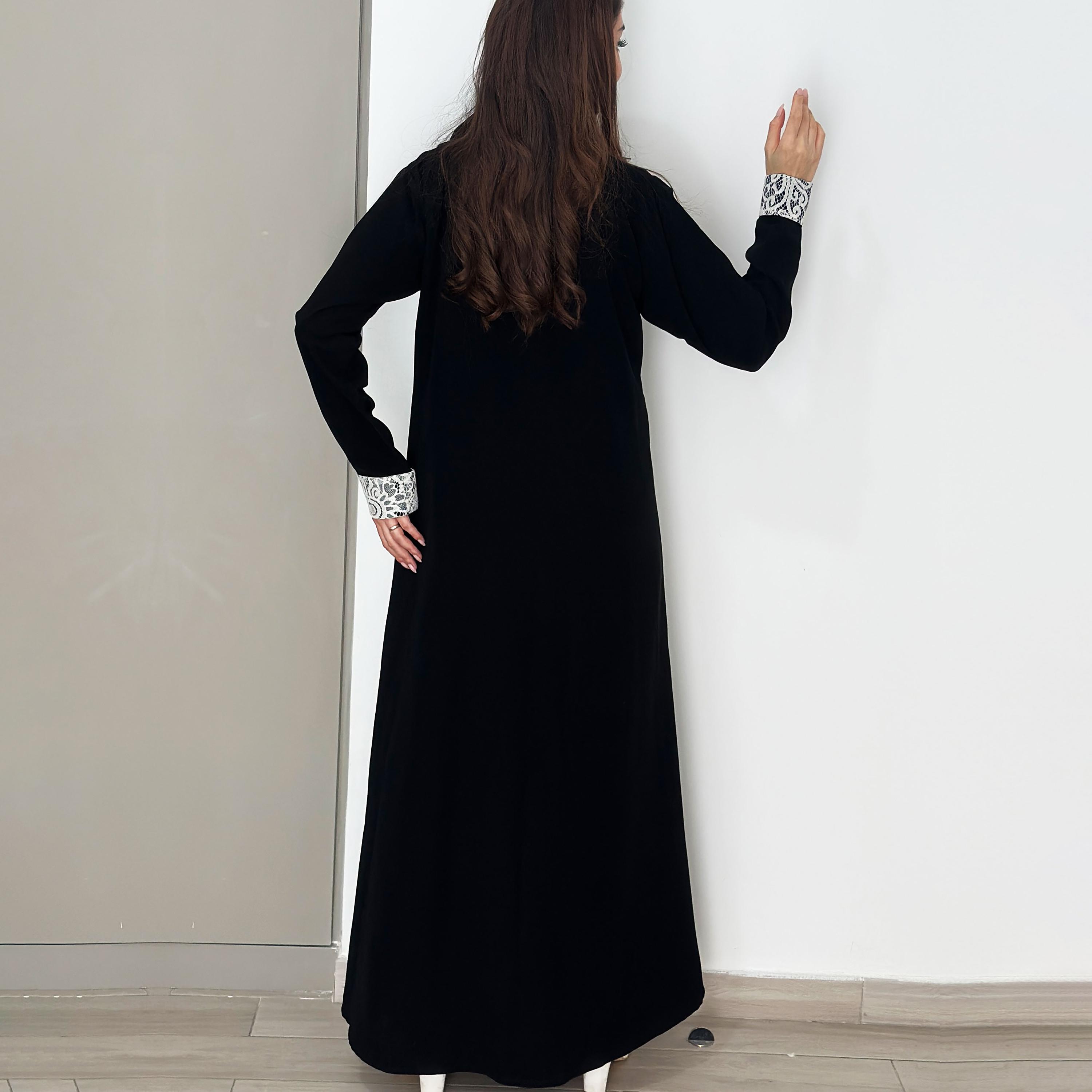 عباية رسمية بتصميم معطف كريب بياقة لا بيل مخططة ودانتيل بيزلي من روزيت عباية-women-arabicclothing-abayas-image-4