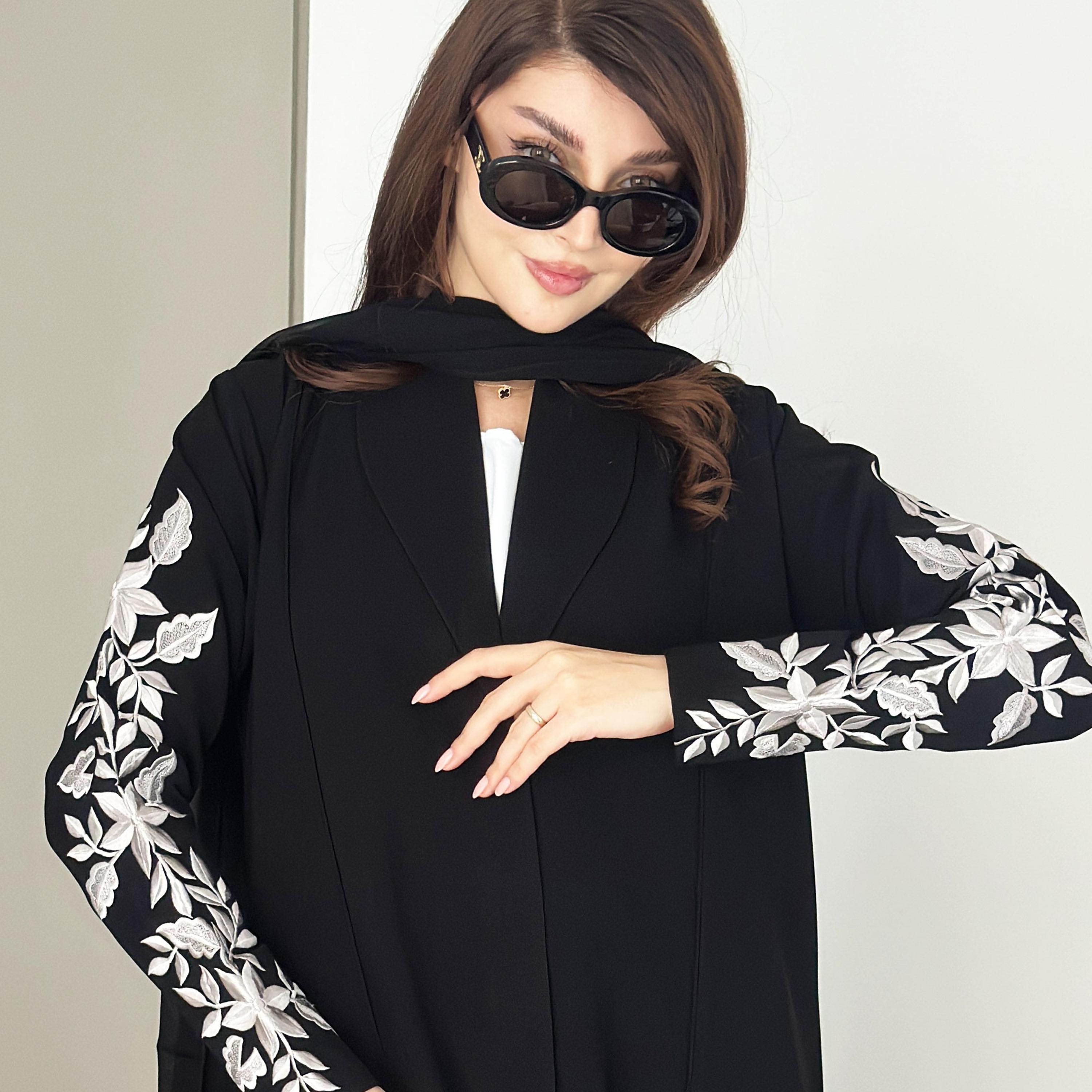 عباية واسعة بتصميم معطف كريب باربي بياقة لا بيل مطرزة بالزهور مع حجاب من روزيت عباية-women-arabicclothing-abayas-image-2