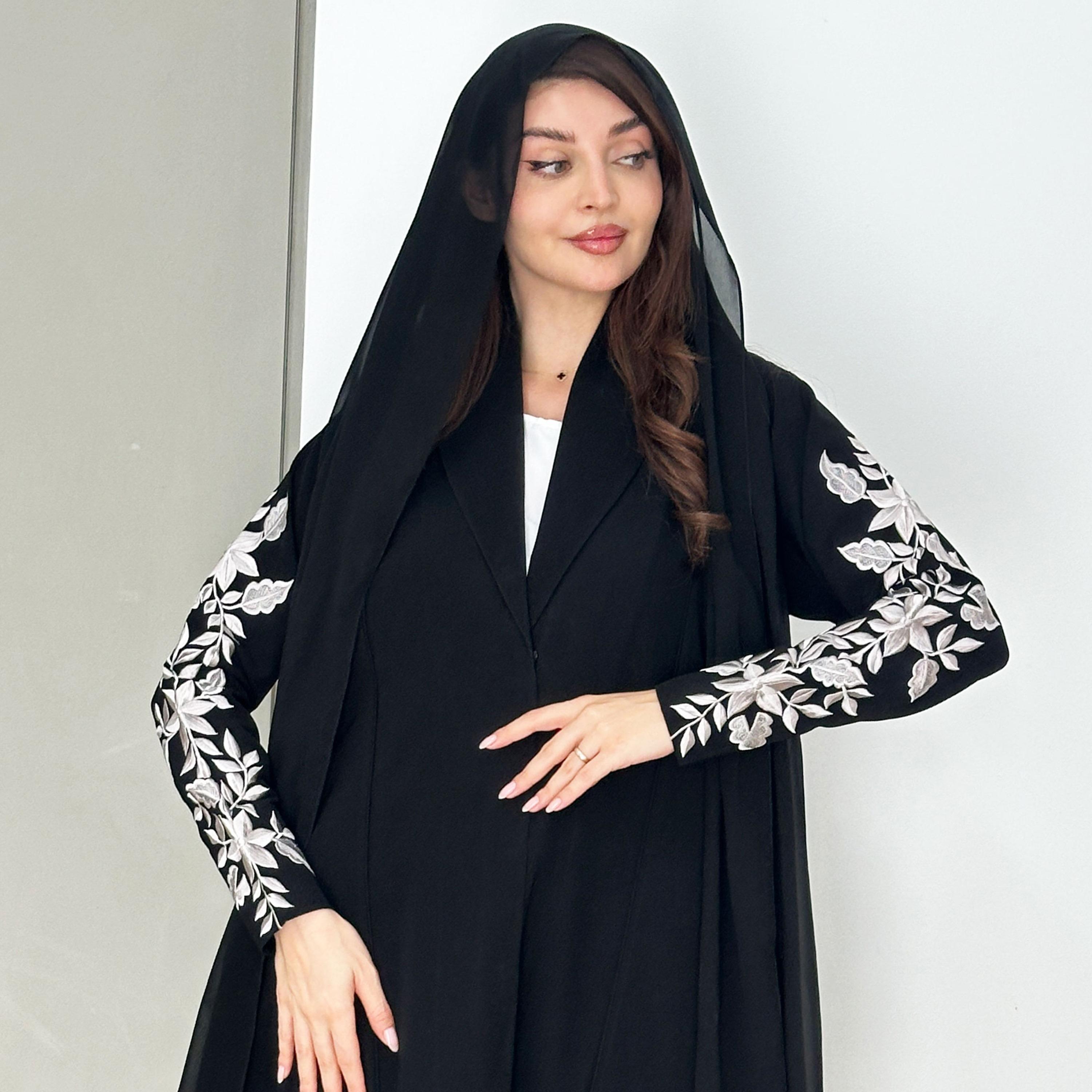 عباية واسعة بتصميم معطف كريب باربي بياقة لا بيل مطرزة بالزهور مع حجاب من روزيت عباية-women-arabicclothing-abayas-image-3