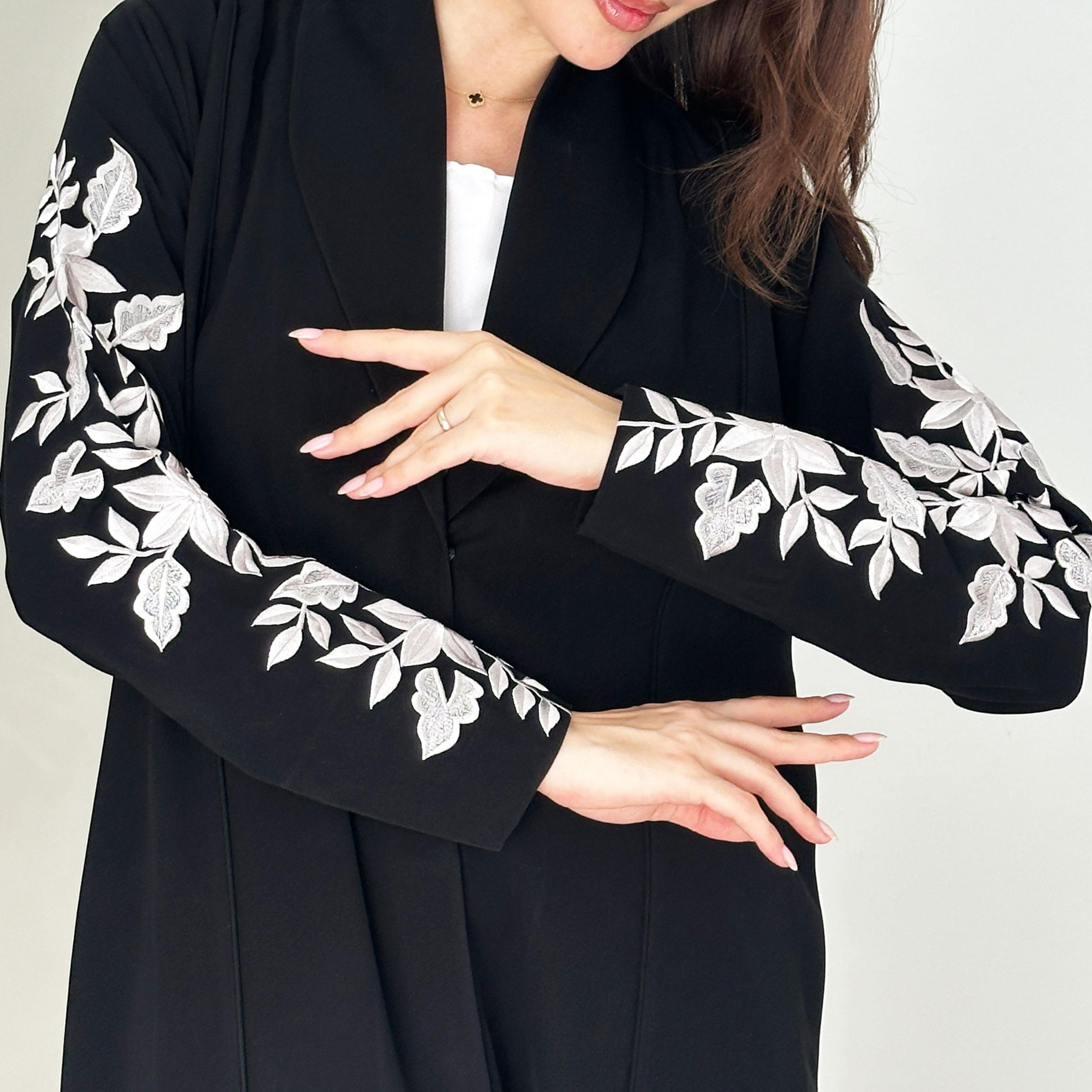 عباية واسعة بتصميم معطف كريب باربي بياقة لا بيل مطرزة بالزهور مع حجاب من روزيت عباية-women-arabicclothing-abayas-image-4