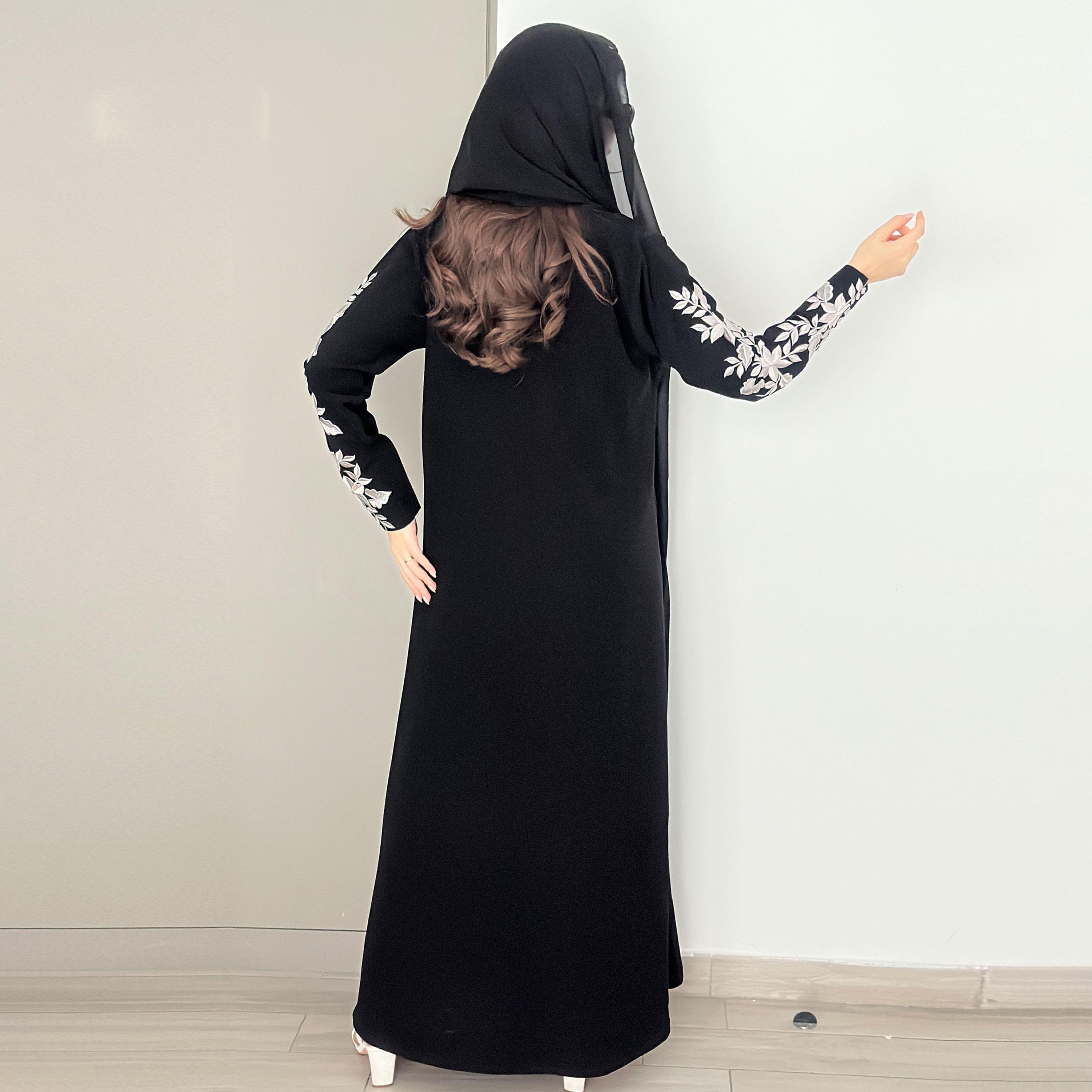 عباية واسعة بتصميم معطف كريب باربي بياقة لا بيل مطرزة بالزهور مع حجاب من روزيت عباية-women-arabicclothing-abayas-image-5