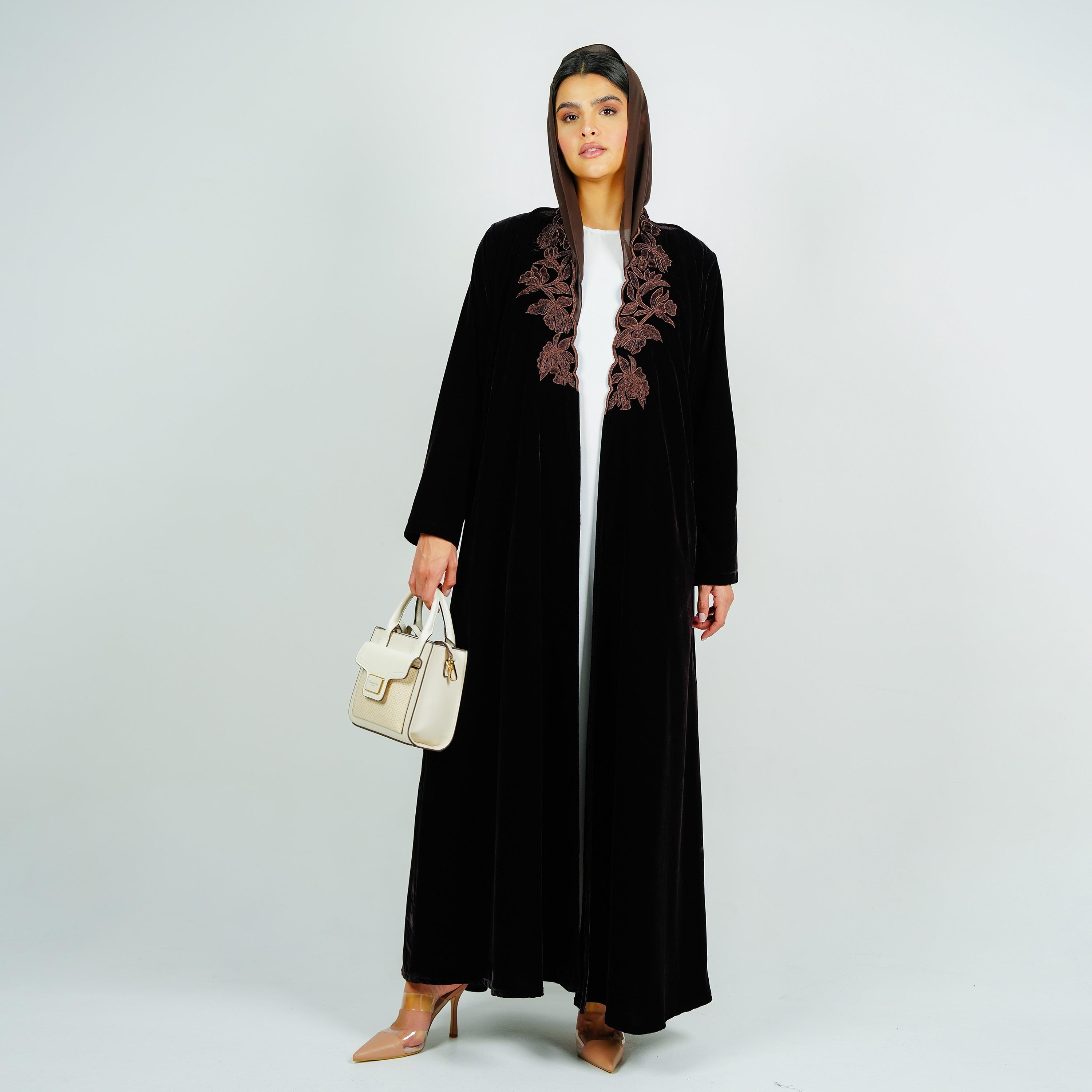 عباية مخمل مطرزة بالزهور مع حجاب من روزيت عباية-women-arabicclothing-abayas-image-1
