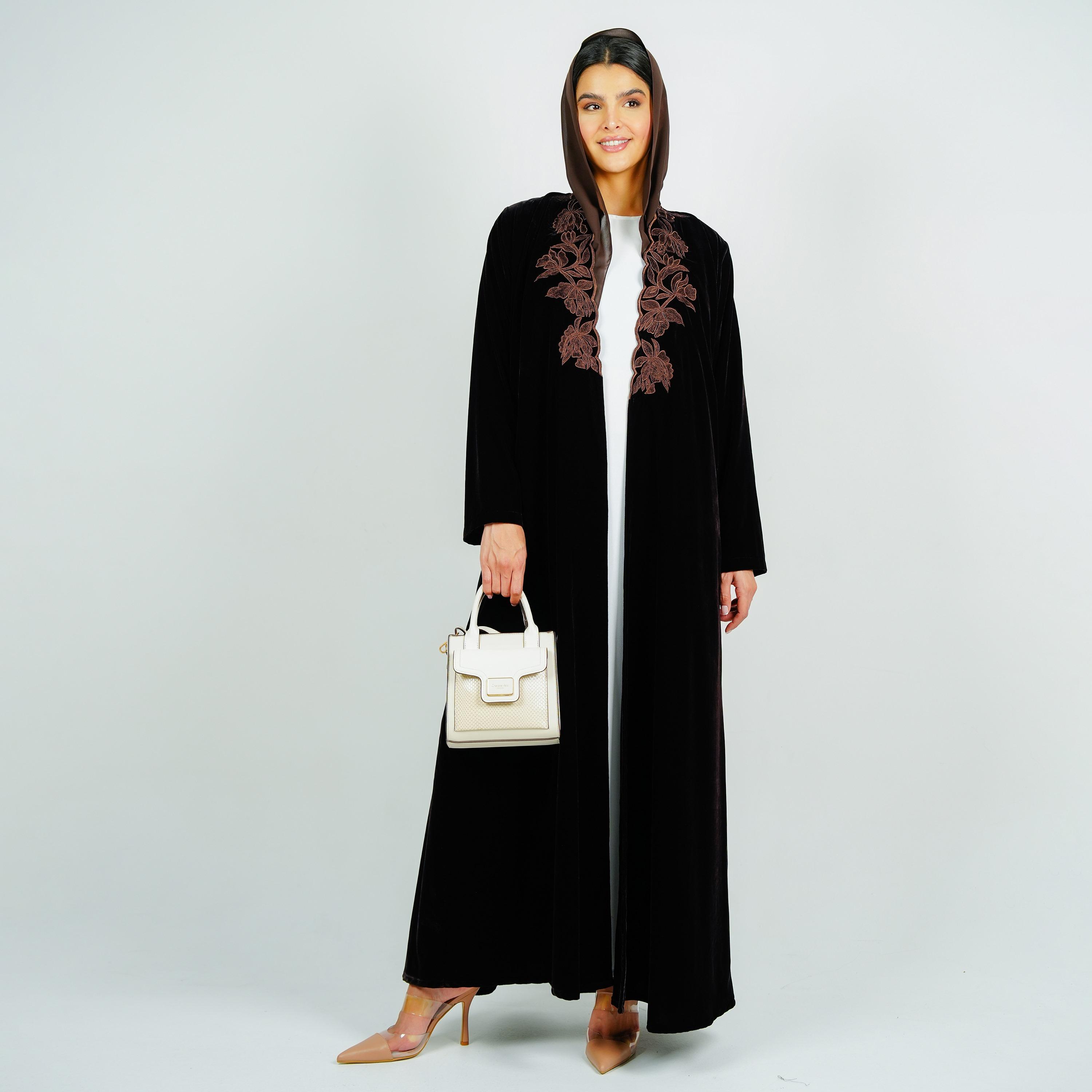 عباية مخمل مطرزة بالزهور مع حجاب من روزيت عباية-women-arabicclothing-abayas-image-2