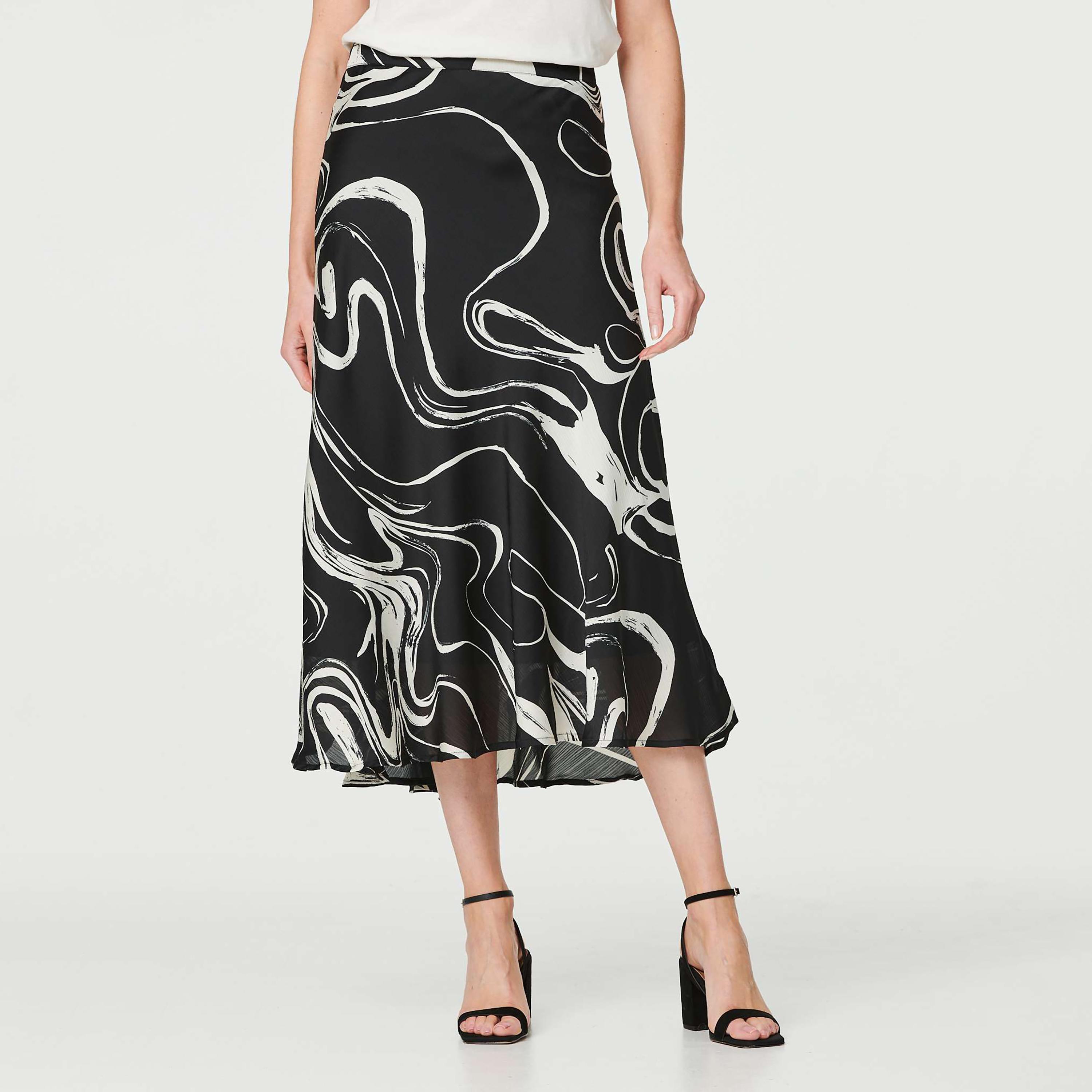 تنورة نسائية قصة "ايه-لاين" بطبعة تجريدية بلون أسود من إيزابيل لندن-women-clothing-bottoms-skirts-image-1