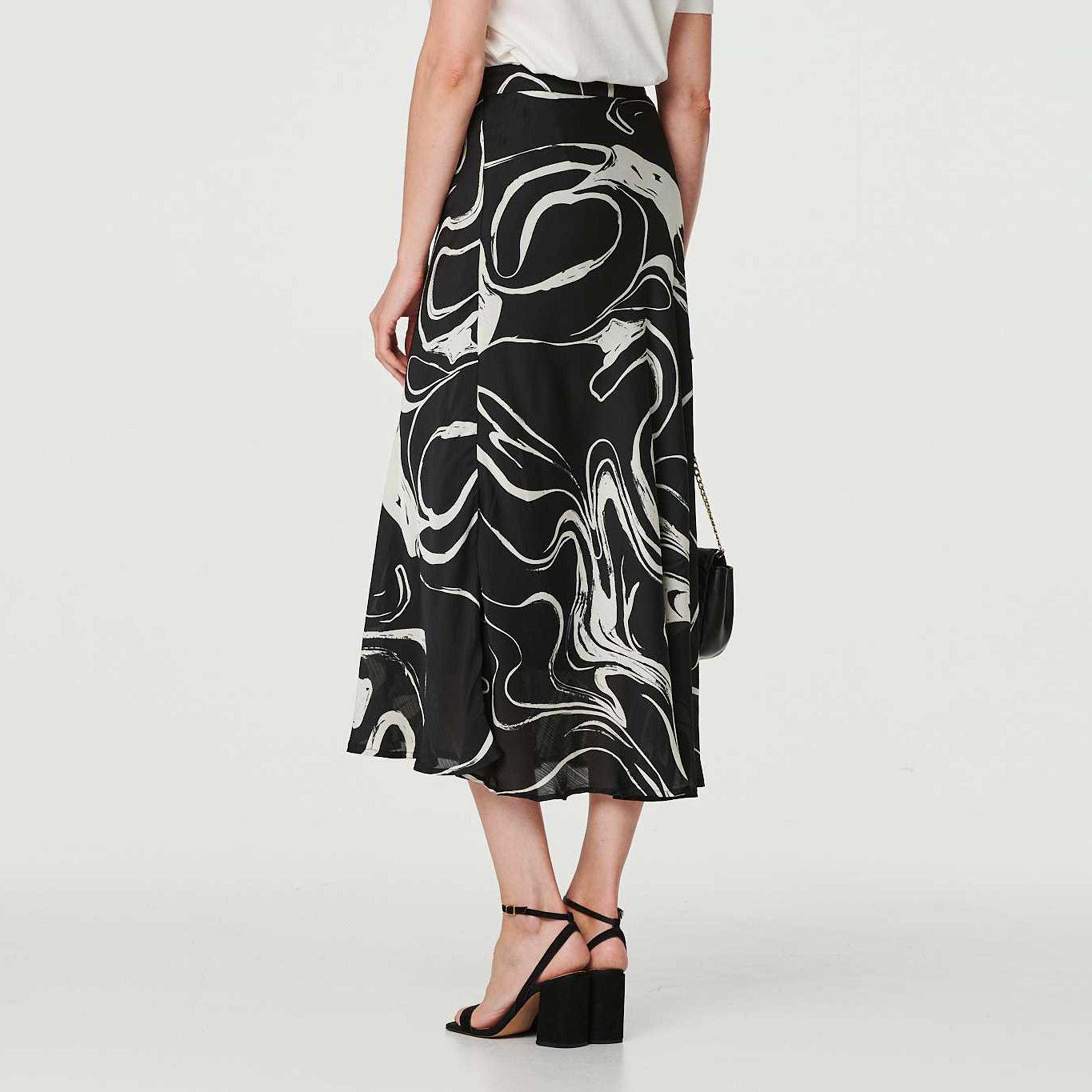 تنورة نسائية قصة "ايه-لاين" بطبعة تجريدية بلون أسود من إيزابيل لندن-women-clothing-bottoms-skirts-image-3