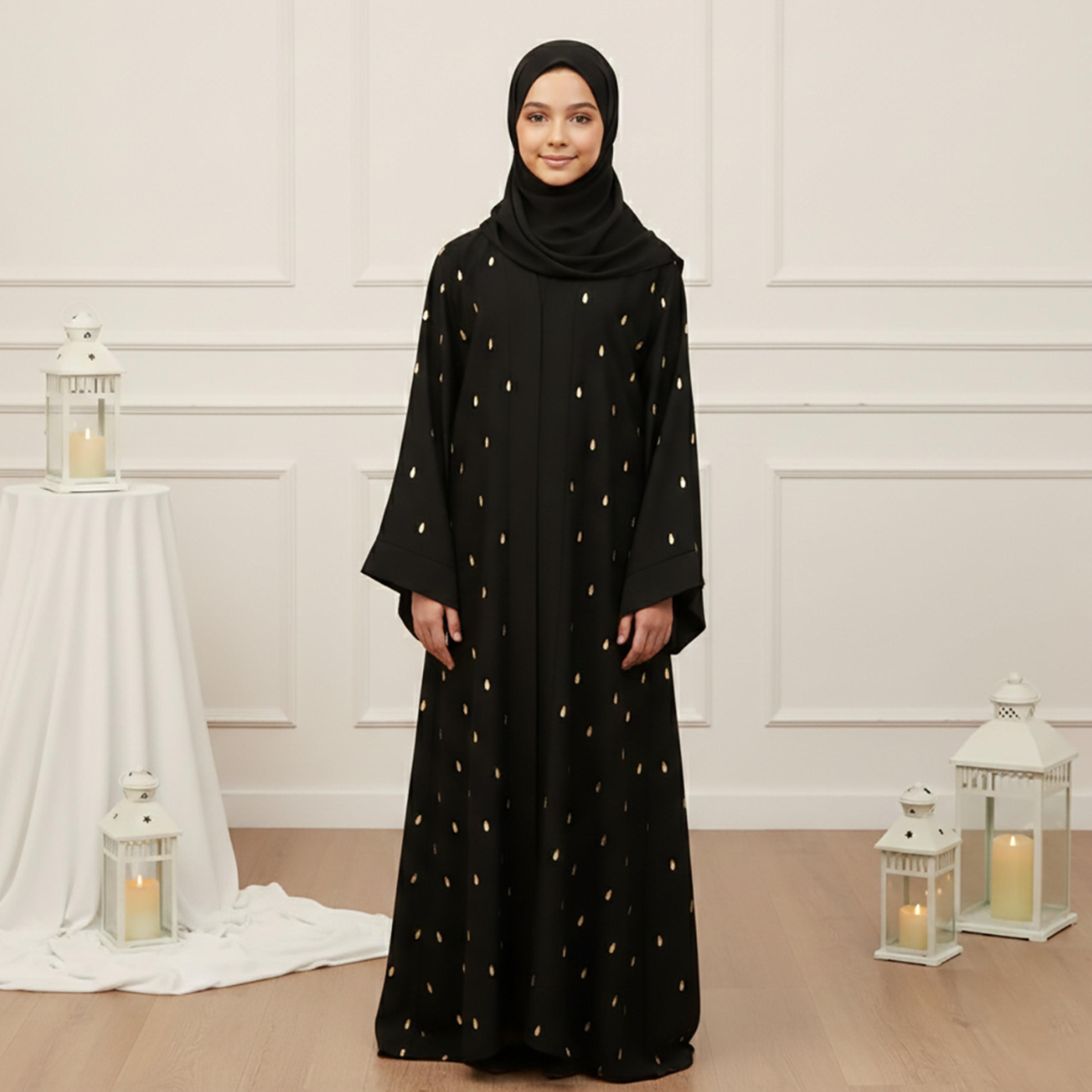 عباية نسائية قماش "ندى" بأكمام "وايد" وتفاصيل "ليس" مع حجاب - أسود من نخبة-girls-arabicclothing-abayas-image-1