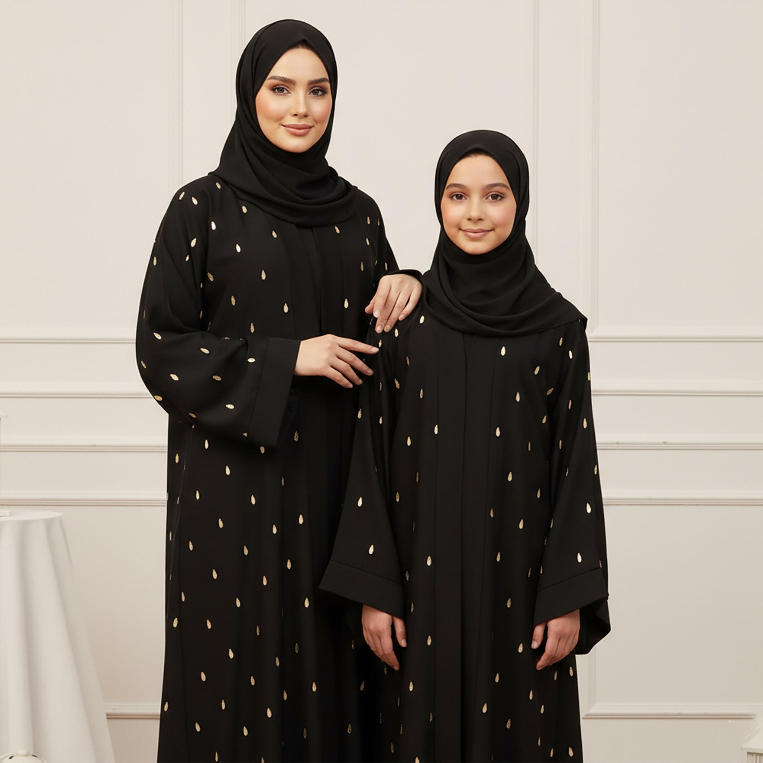 عباية نسائية قماش "ندى" بأكمام "وايد" وتفاصيل "ليس" مع حجاب - أسود من نخبة-girls-arabicclothing-abayas-image-2