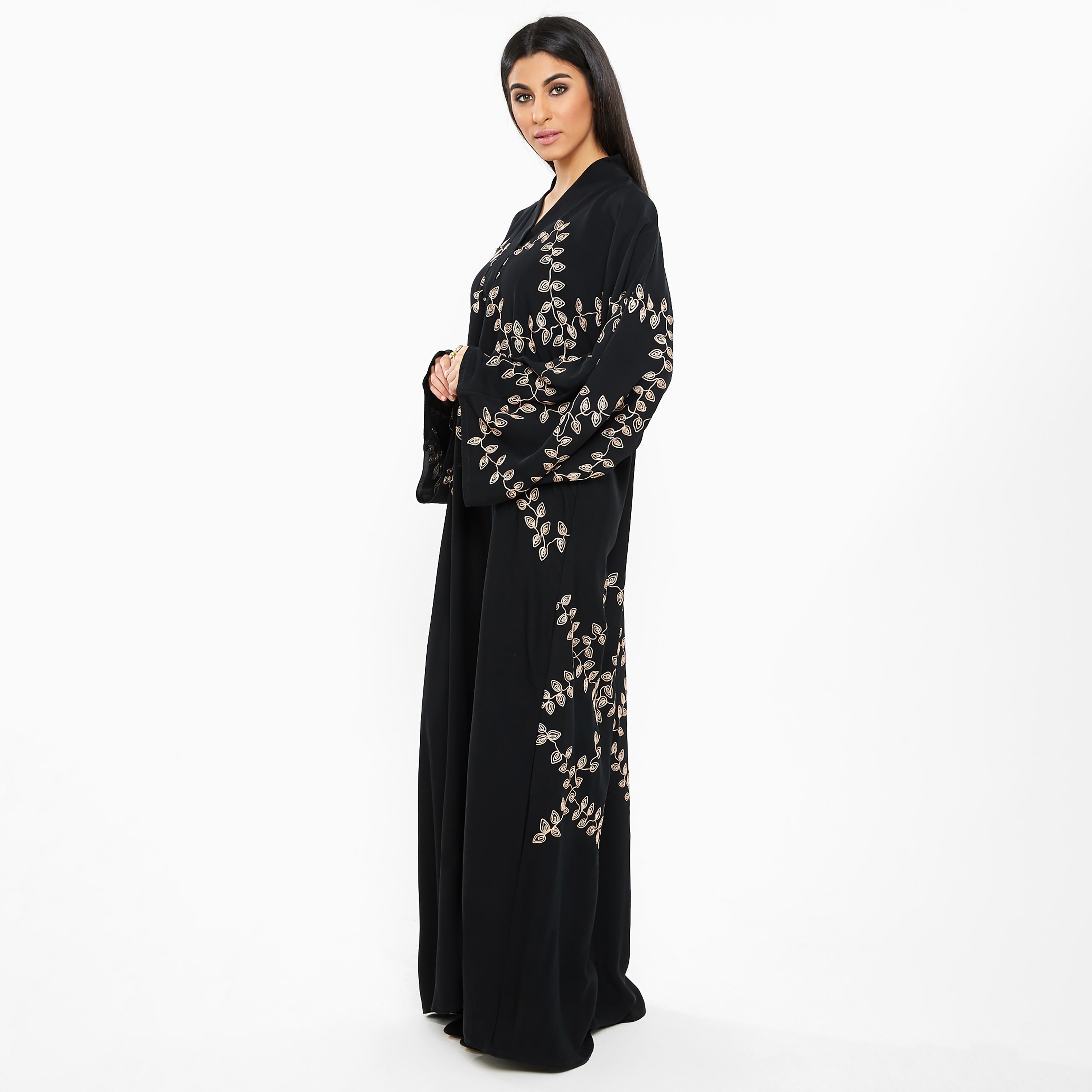 عباية نسائية نيدا مع حجاب وتطريز كروشيه باللون الأسود بأكمام واسعة من نخبه-women-arabicclothing-abayas-image-3