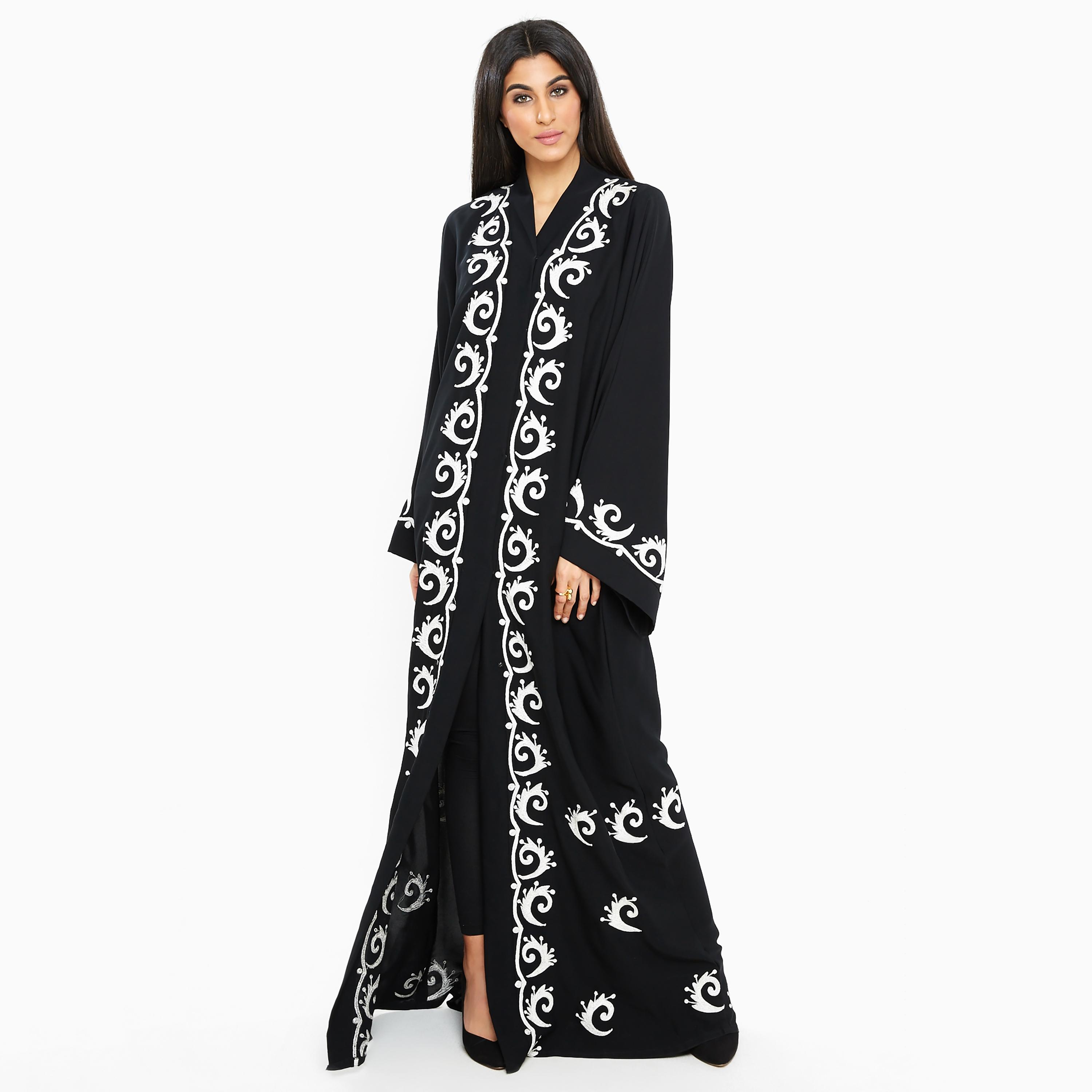 عباية نسائية نيدا سوداء بأكمام واسعة مطرزة ومزخرفة بالحجاب من نخبه-women-arabicclothing-abayas-image-1