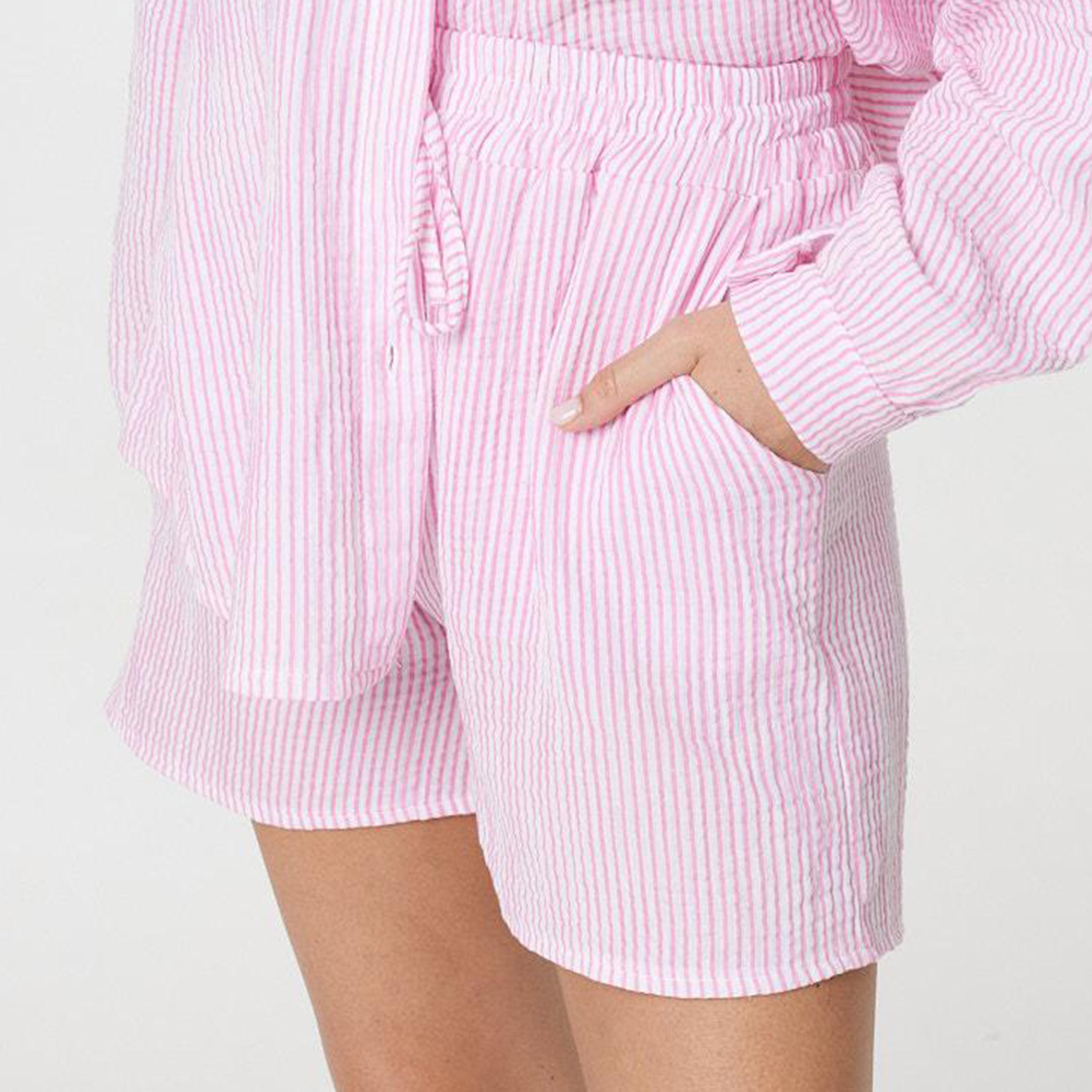 شورت قطني نسائي مخطط بلون وردي من إيزابيل لندن-women-clothing-bottoms-shorts-image-4