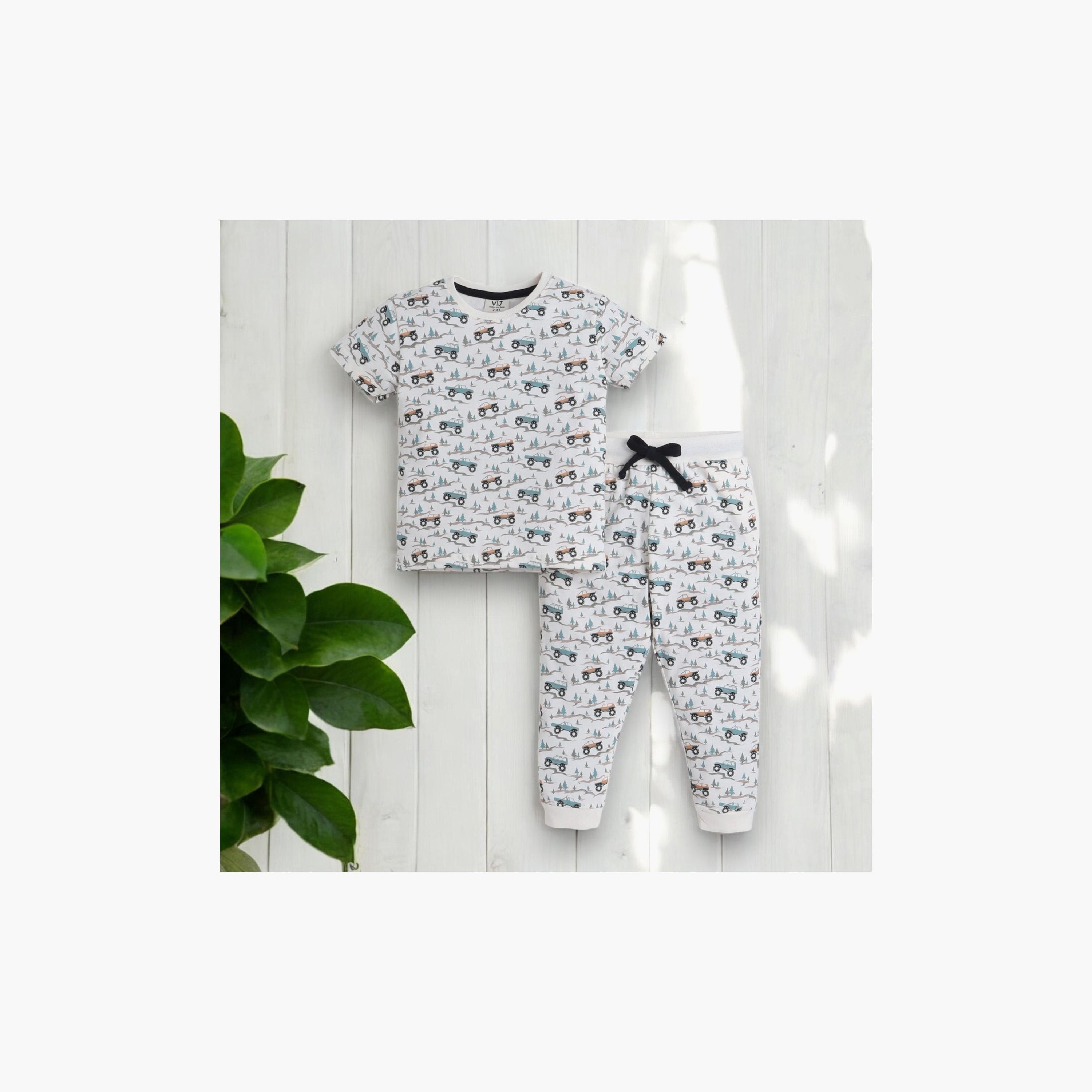تي شيرت مطبوع بأكمام قصيرة مكون من قطعتين مع بنطال رياضي من فيكتور اند جين-boys-clothing-nightwear-image-4
