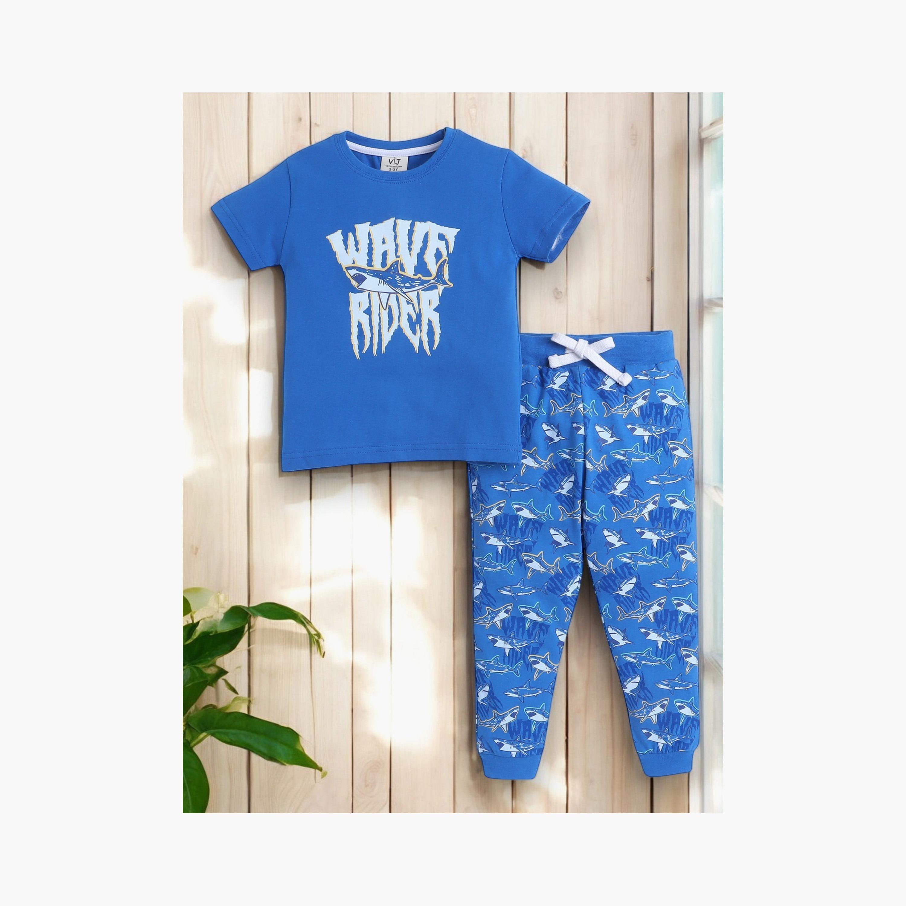 تي شيرت مطبوع بأكمام قصيرة مكون من قطعتين مع بنطال رياضي من فيكتور اند جين-boys-clothing-nightwear-image-4
