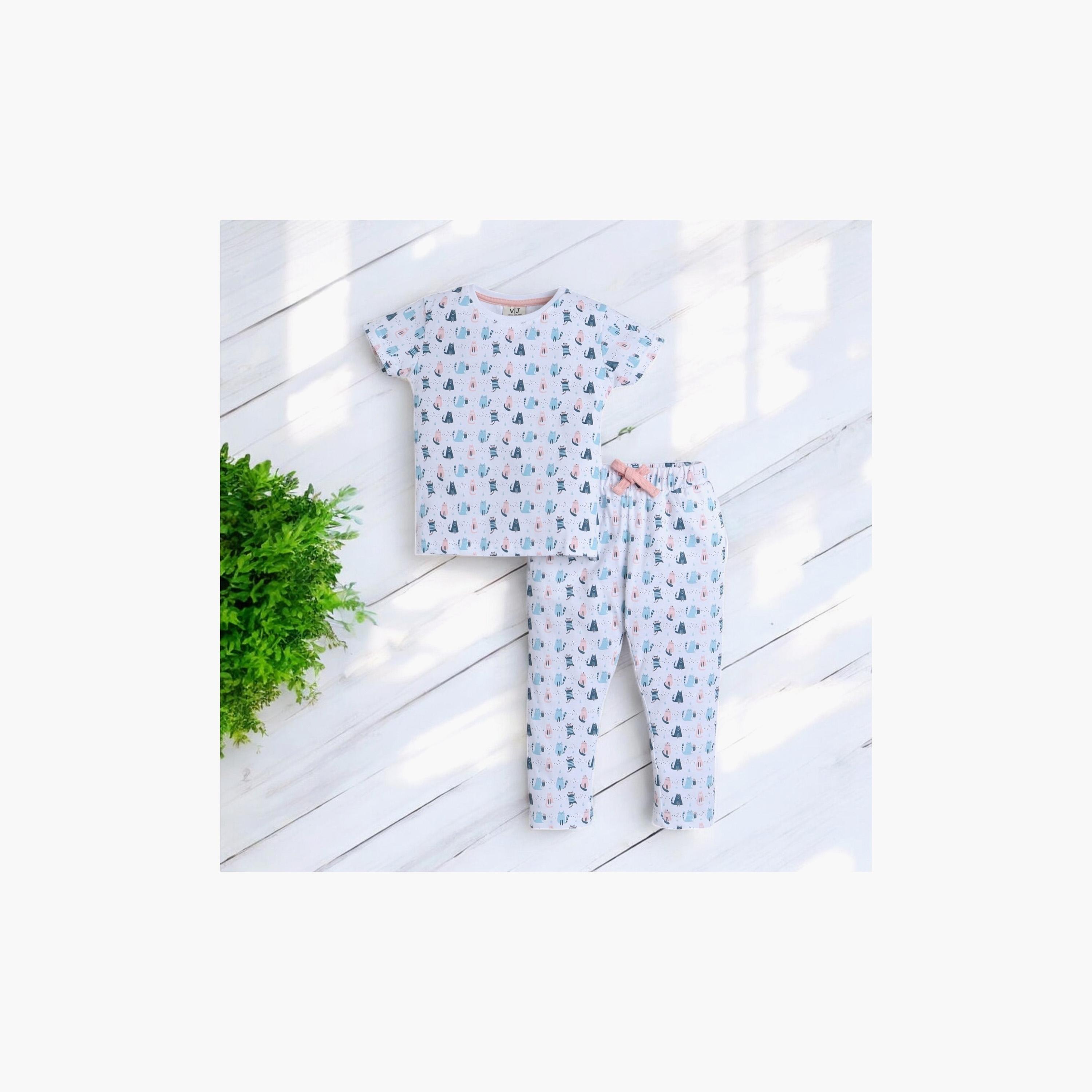 تي شيرت مطبوع بأكمام قصيرة مكون من قطعتين مع بنطال رياضي من فيكتور اند جين-baby-girls-clothing-nightwear-pyjamasets-image-2