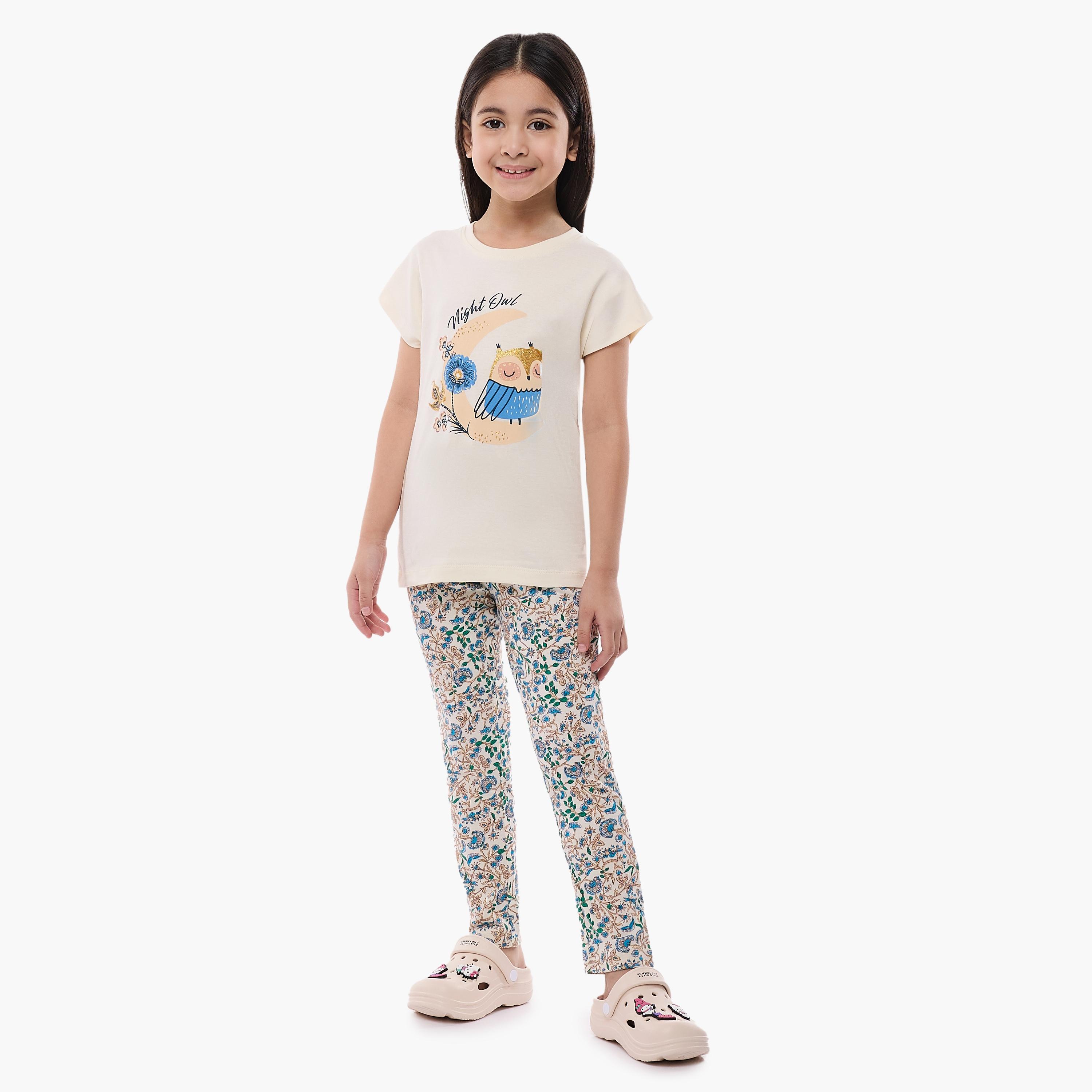 تي شيرت مطبوع بأكمام قصيرة مع بيجاما من قطعتين من فيكتور اند جين-girls-clothing-nightwear-image-1