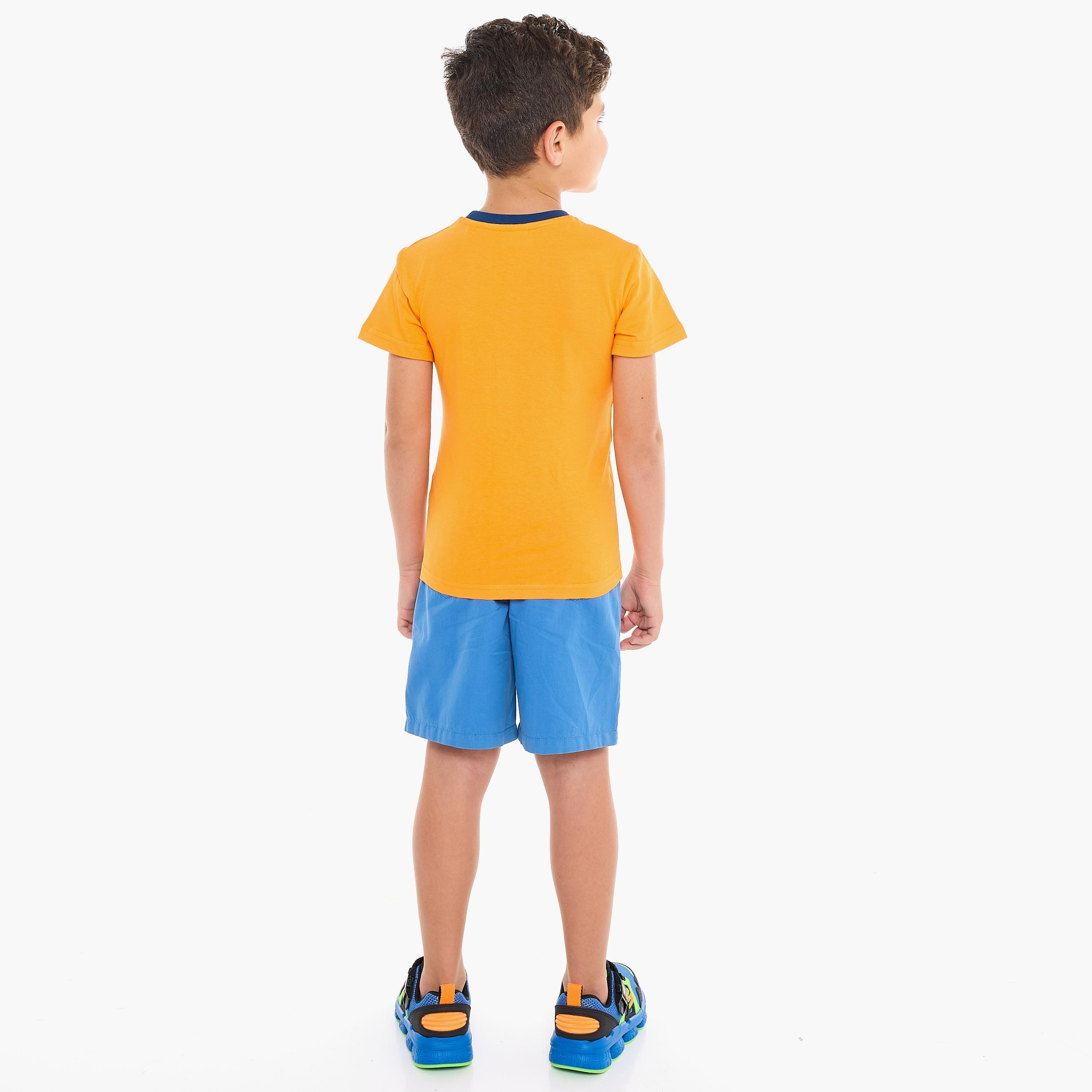 تي شيرت مطبوع بأكمام قصيرة مع شورت من قطعتين من فيكتور اند جين-boys-clothing-setsandcoords-image-2