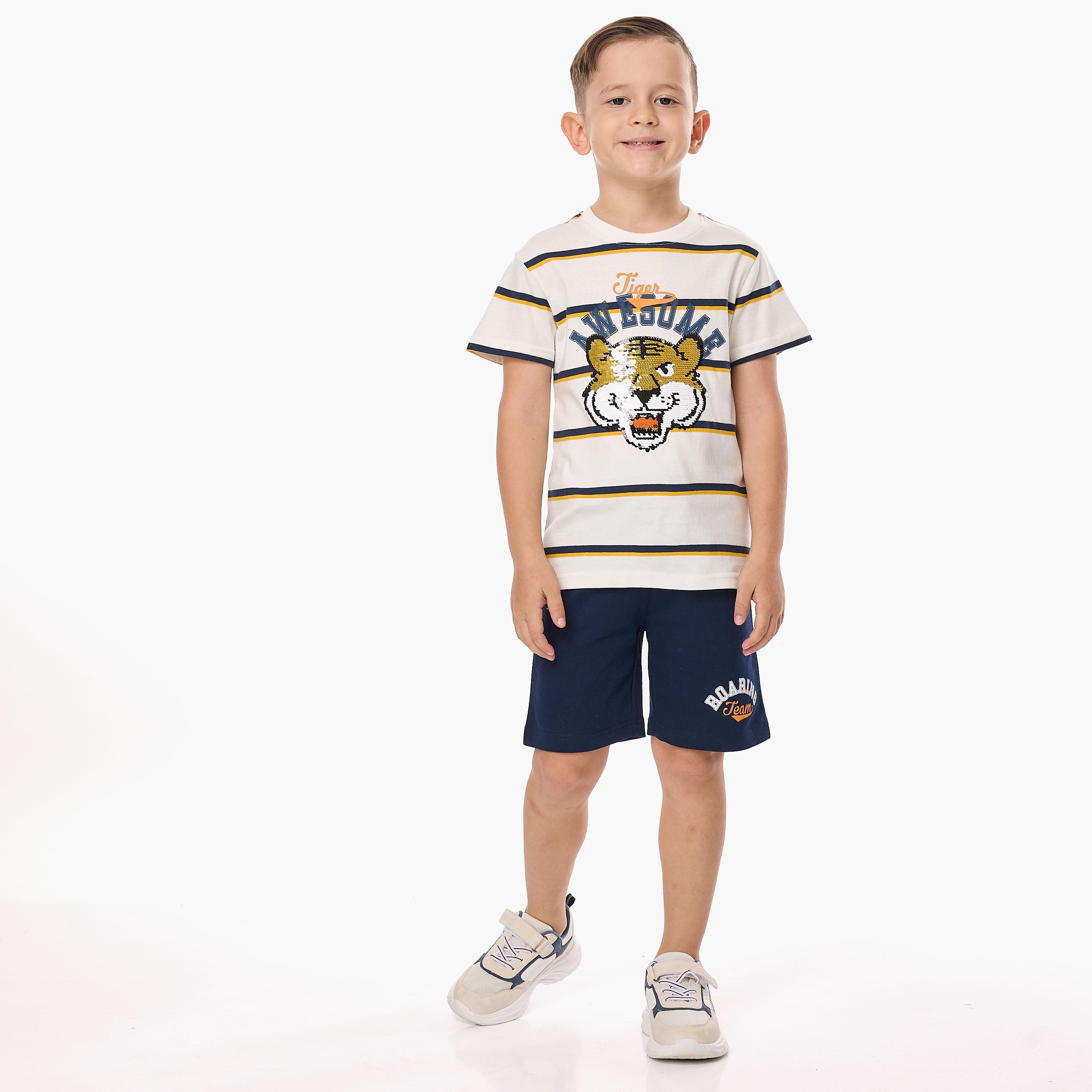 تي شيرت مخطط بأكمام قصيرة مع شورت من قطعتين من فيكتور اند جين-boys-clothing-setsandcoords-image-2