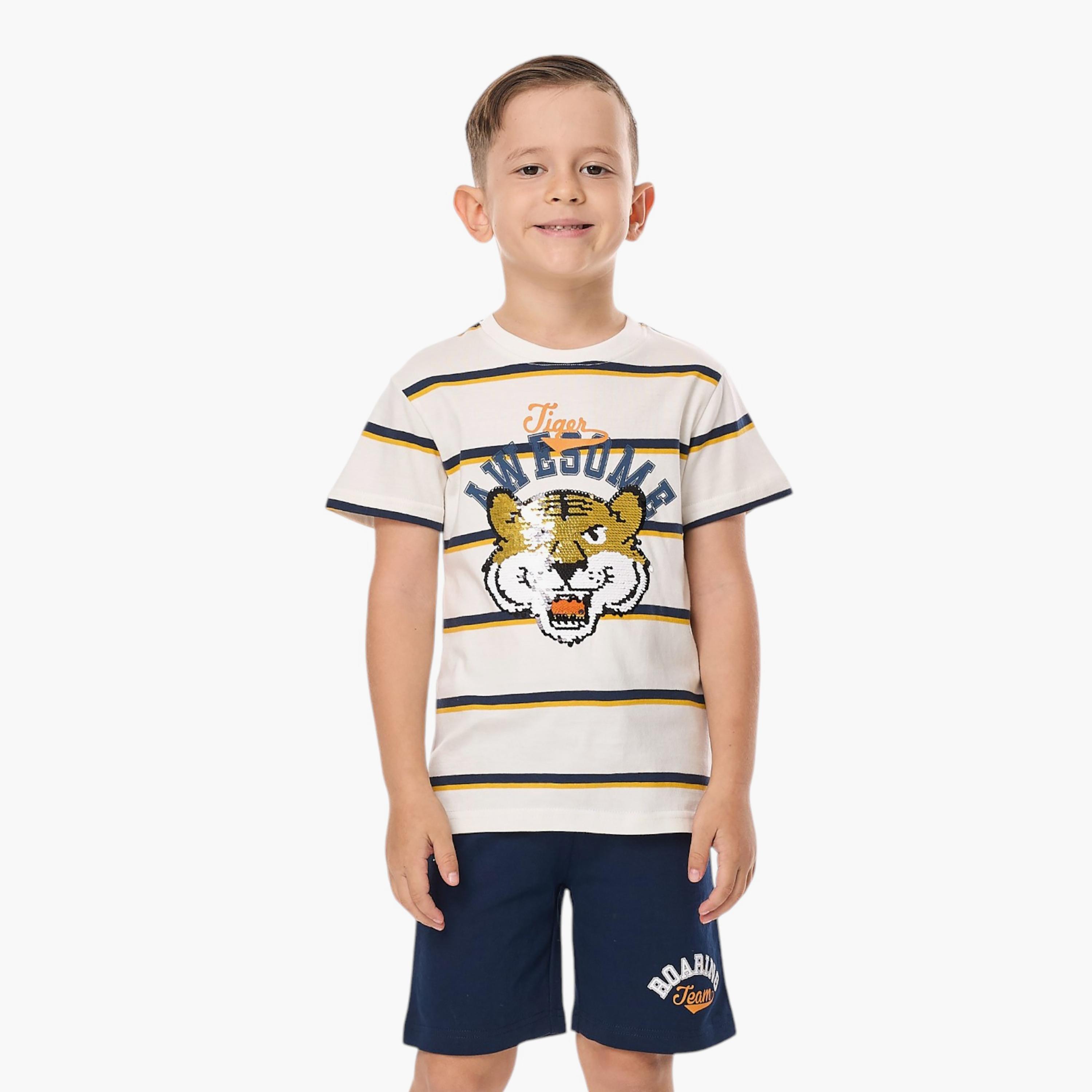 تي شيرت مخطط بأكمام قصيرة مع شورت من قطعتين من فيكتور اند جين-boys-clothing-setsandcoords-image-4