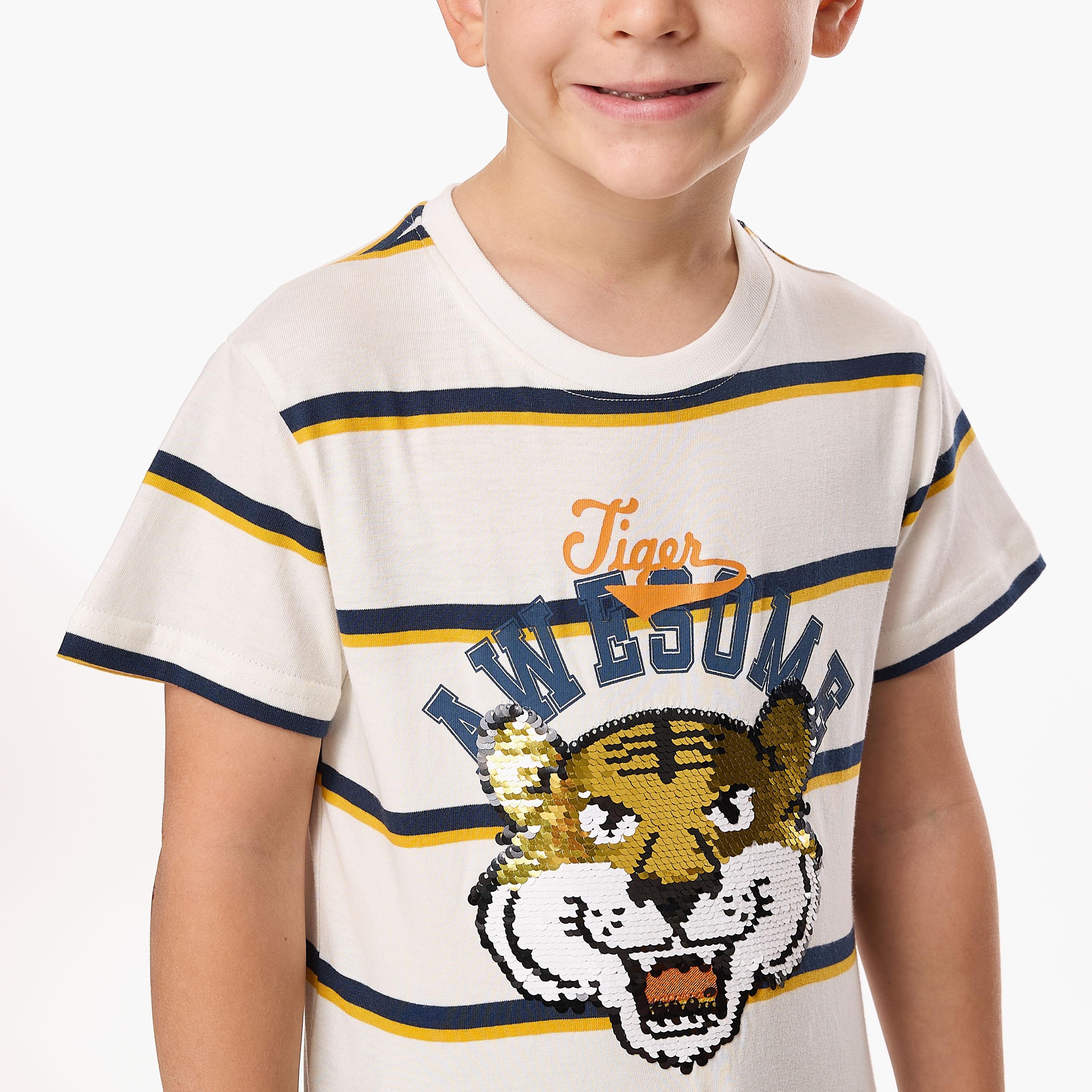 تي شيرت مخطط بأكمام قصيرة مع شورت من قطعتين من فيكتور اند جين-boys-clothing-setsandcoords-image-5