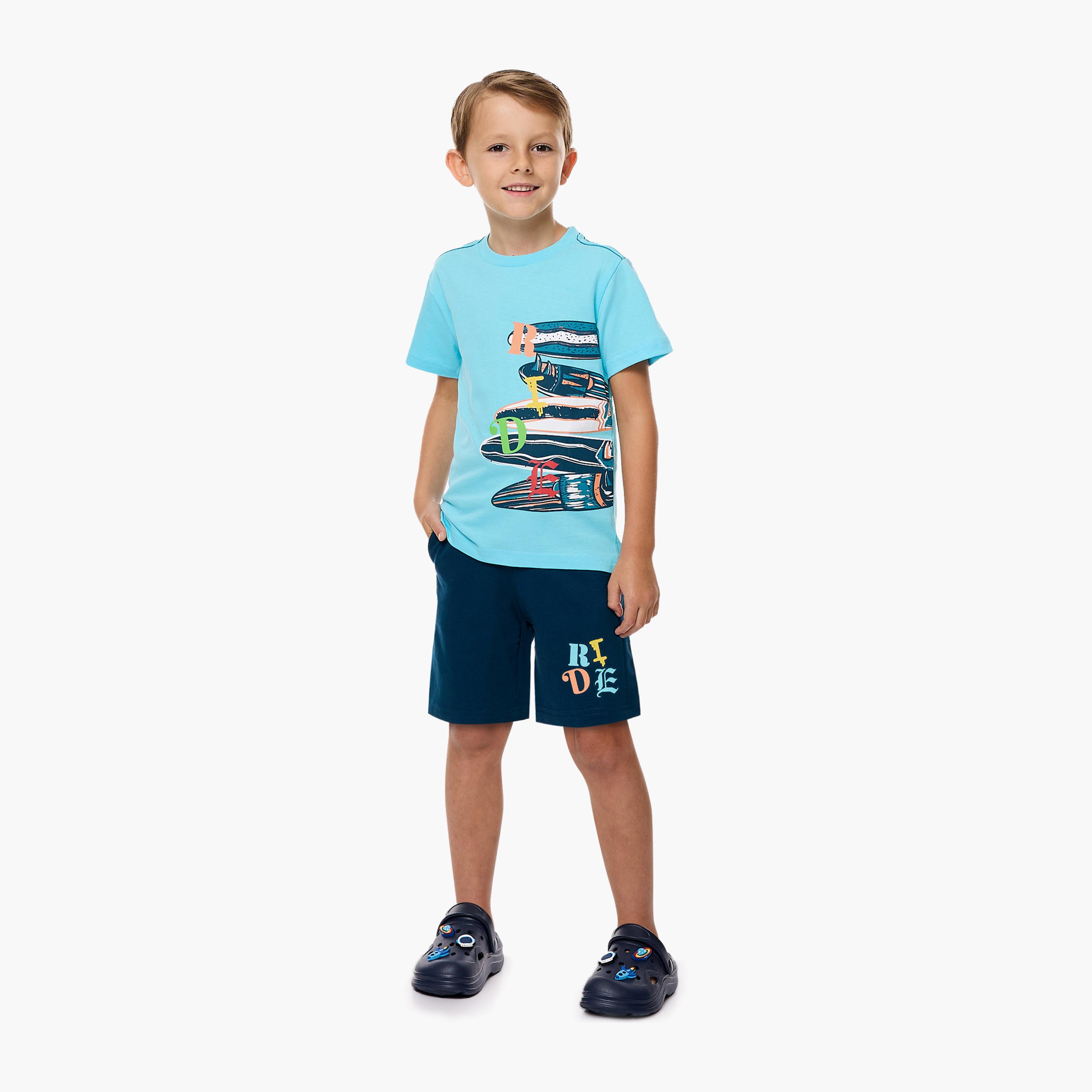 تي شيرت مطبوع بأكمام قصيرة مع شورت من قطعتين من فيكتور اند جين-boys-clothing-setsandcoords-image-5