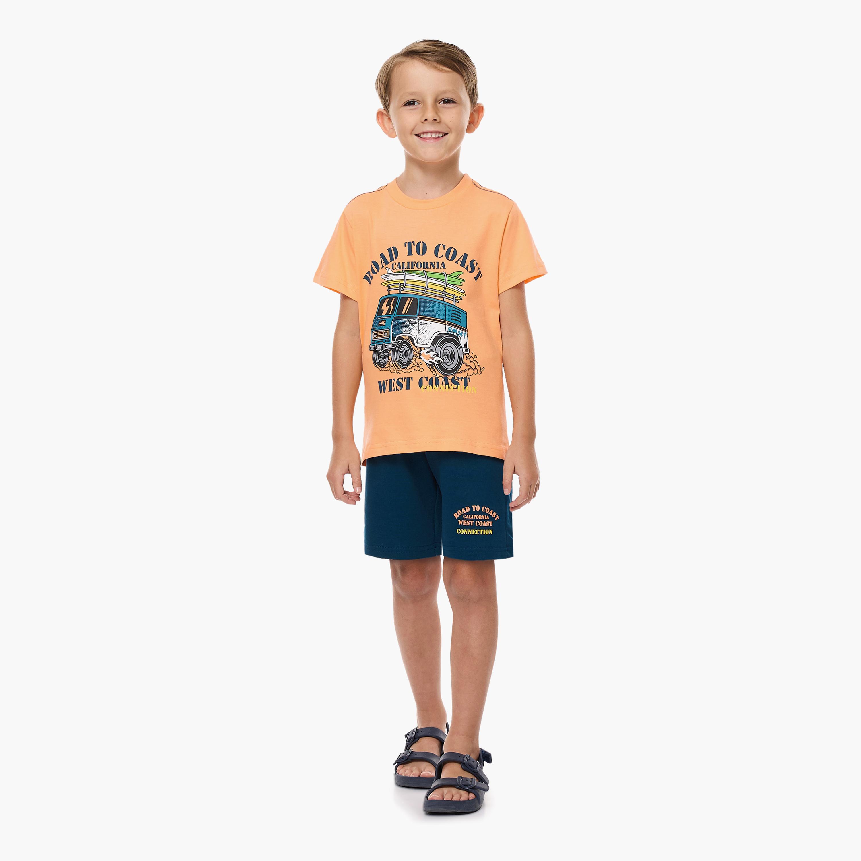 تي شيرت مطبوع بأكمام قصيرة مع شورت من قطعتين من فيكتور اند جين-boys-clothing-setsandcoords-image-1