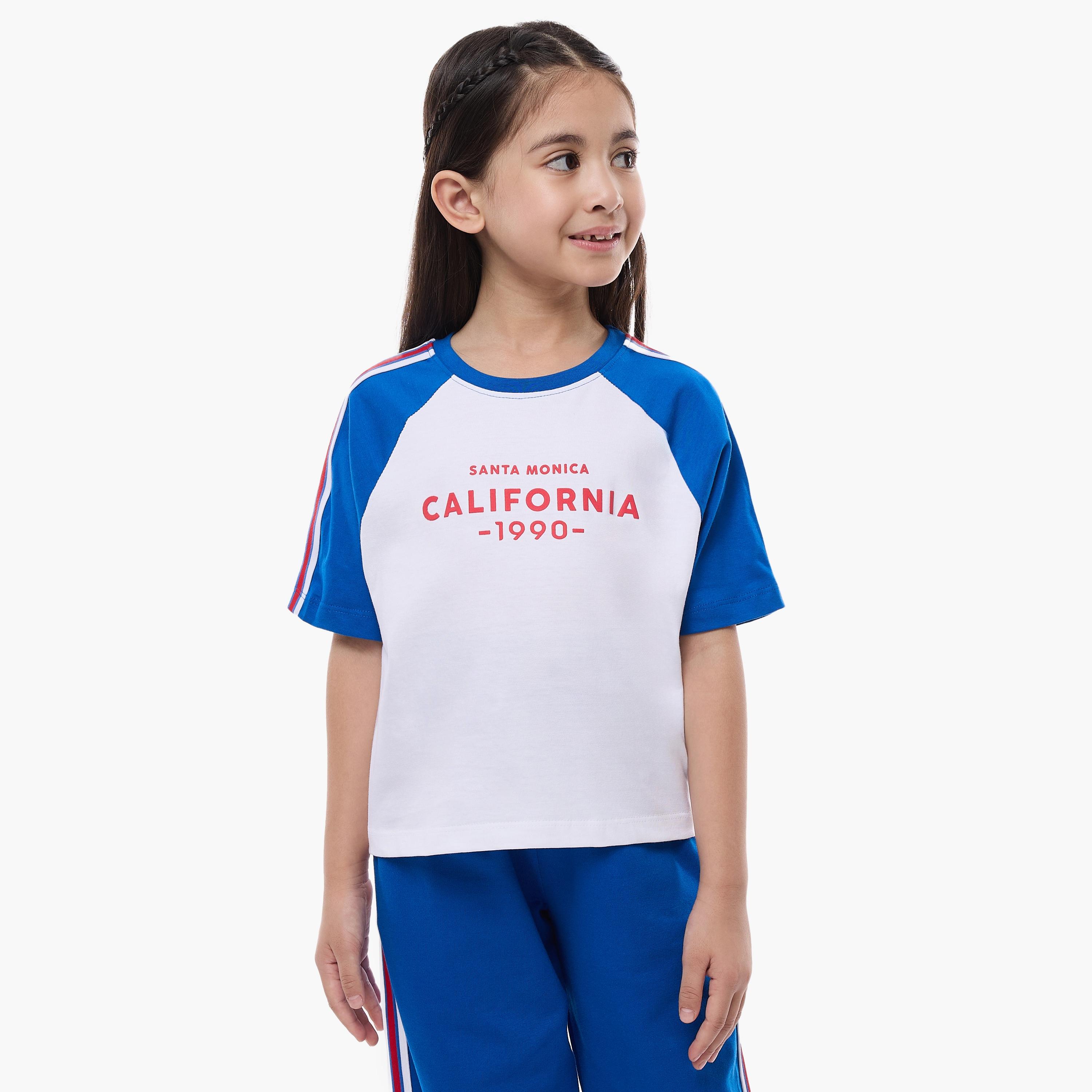 تي شيرت مطبوع بأكمام قصيرة مع بنطلون من قطعتين من فيكتور اند جين-girls-clothing-setsandcoords-image-4
