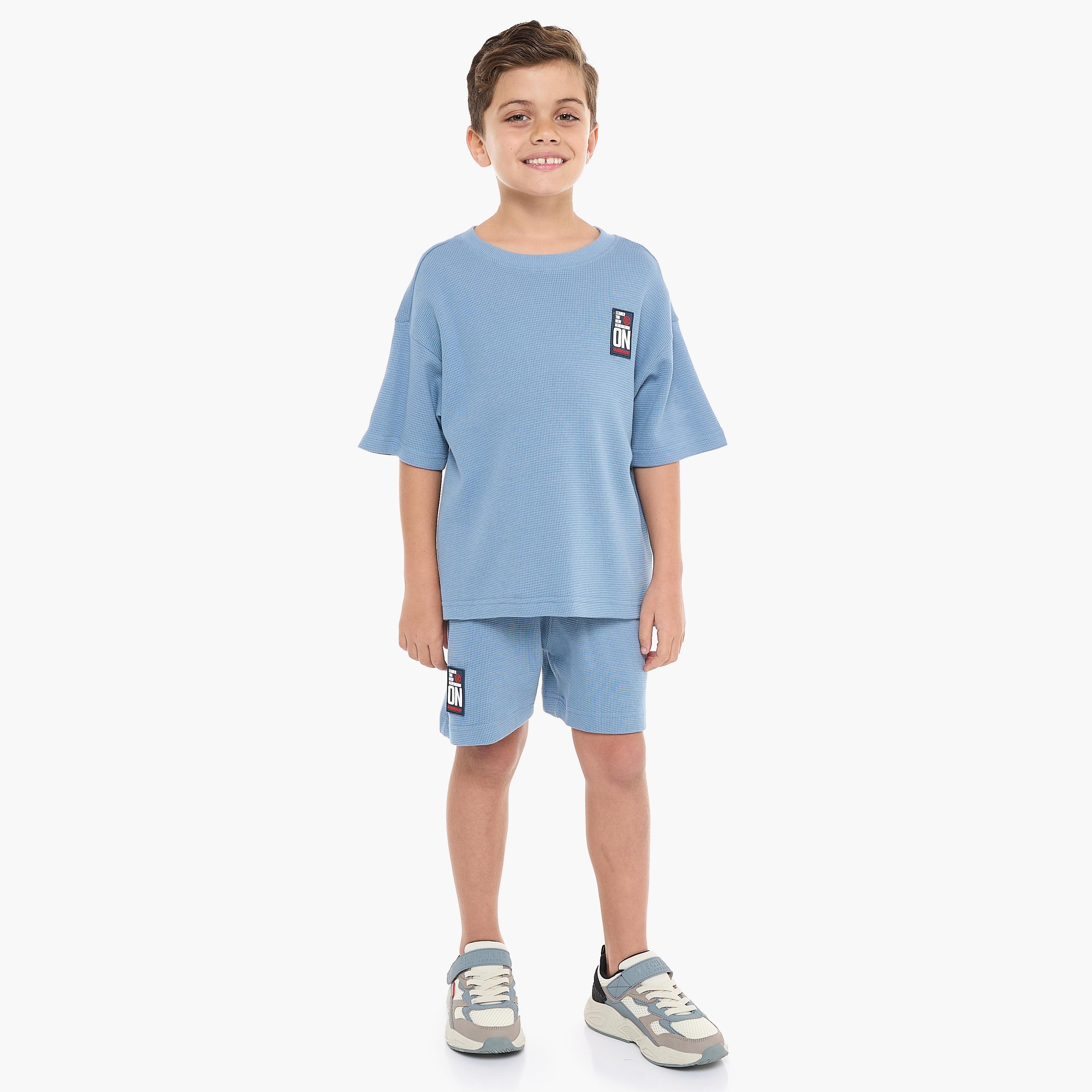 تي شيرت سادة بأكمام قصيرة مع شورت من قطعتين من فيكتور اند جين-boys-clothing-setsandcoords-image-5