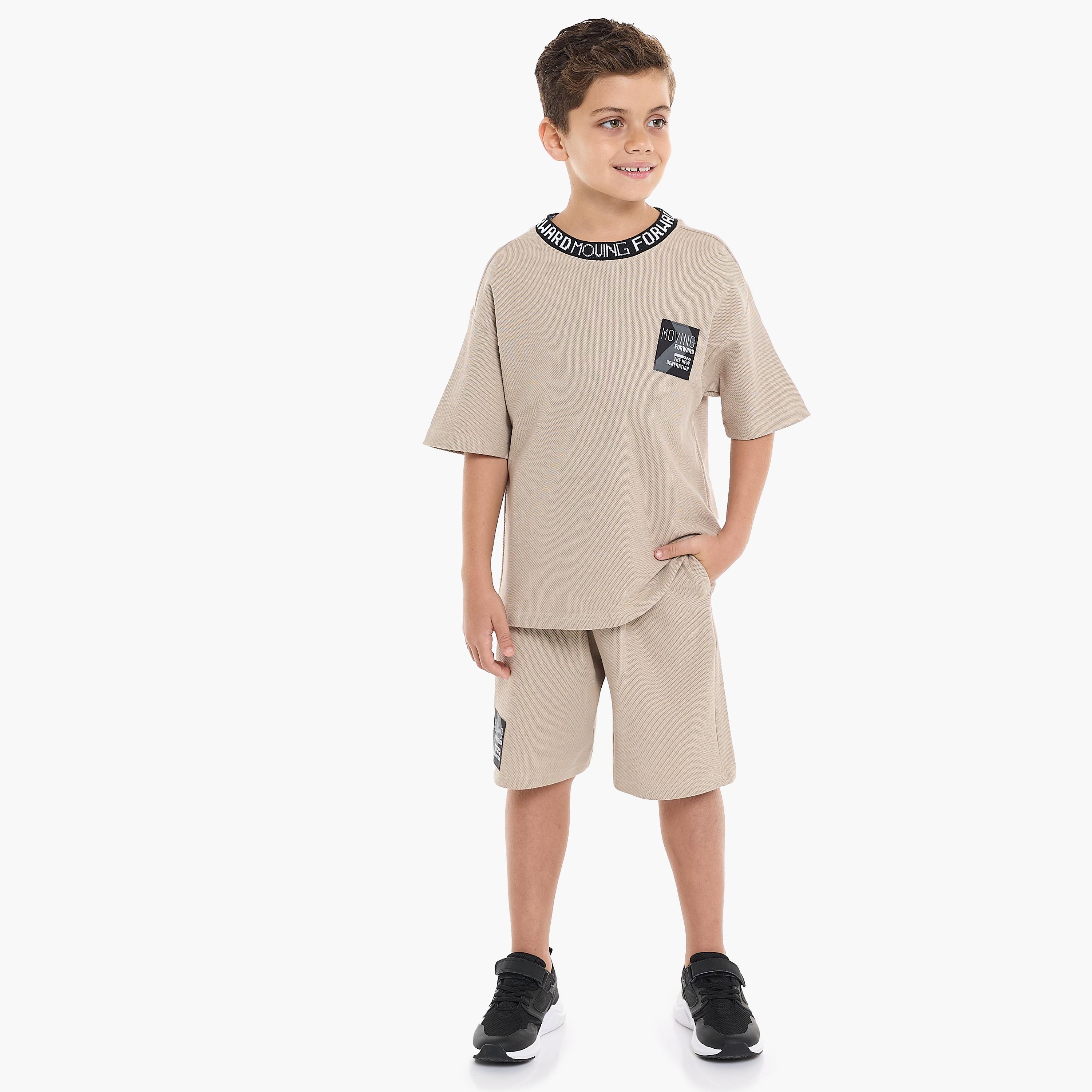 تي شيرت سادة بأكمام قصيرة مع شورت من قطعتين من فيكتور اند جين-boys-clothing-setsandcoords-image-1