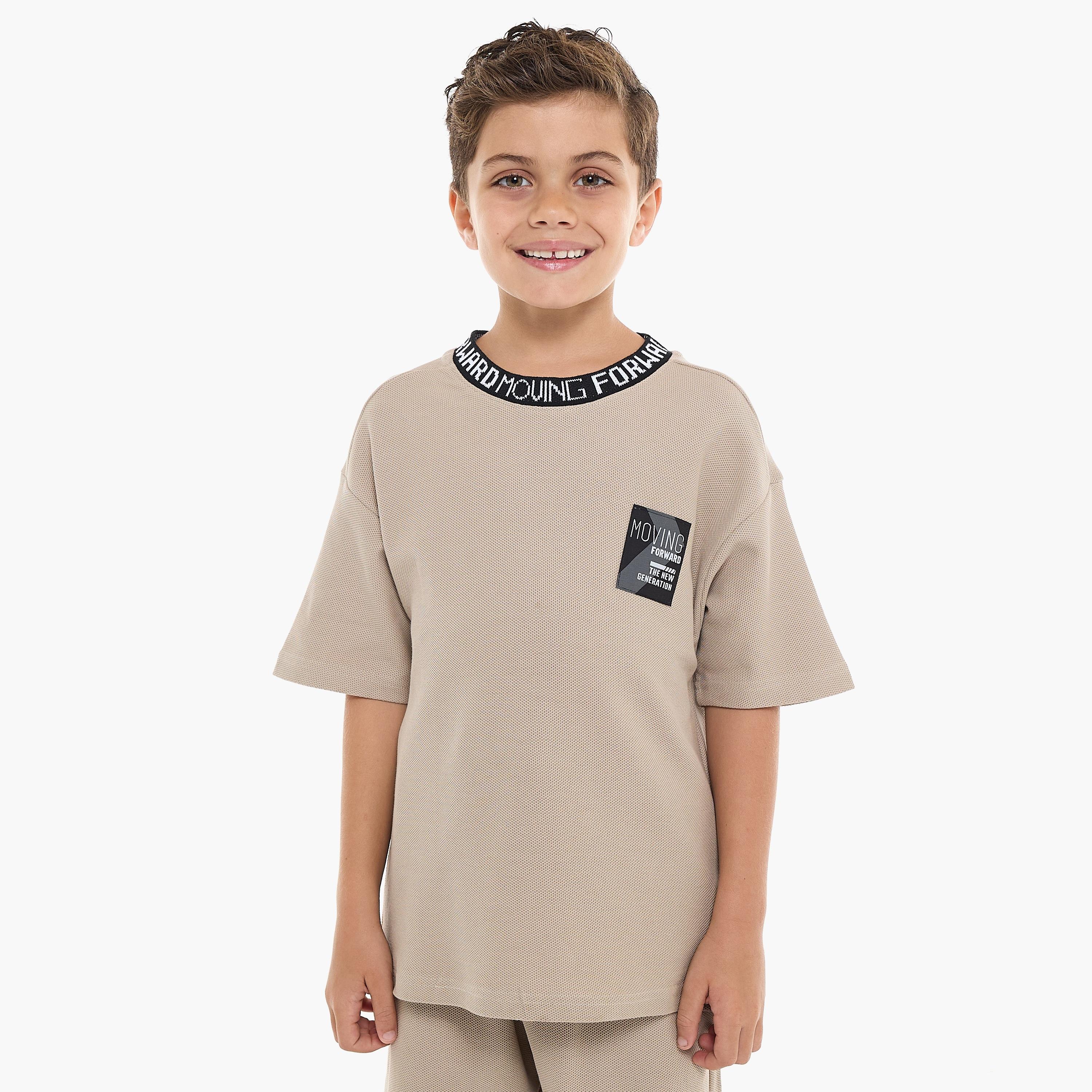 تي شيرت سادة بأكمام قصيرة مع شورت من قطعتين من فيكتور اند جين-boys-clothing-setsandcoords-image-3