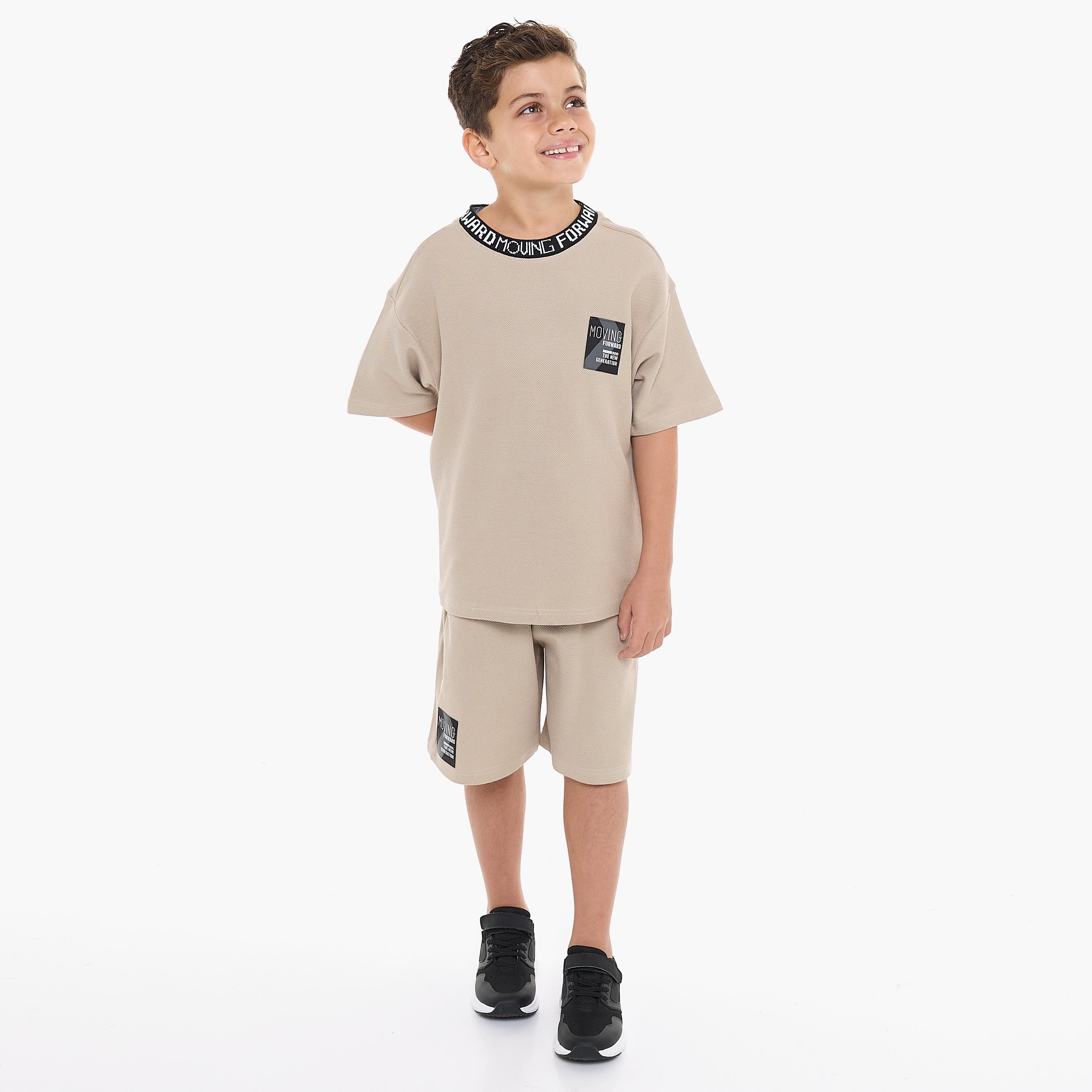تي شيرت سادة بأكمام قصيرة مع شورت من قطعتين من فيكتور اند جين-boys-clothing-setsandcoords-image-5