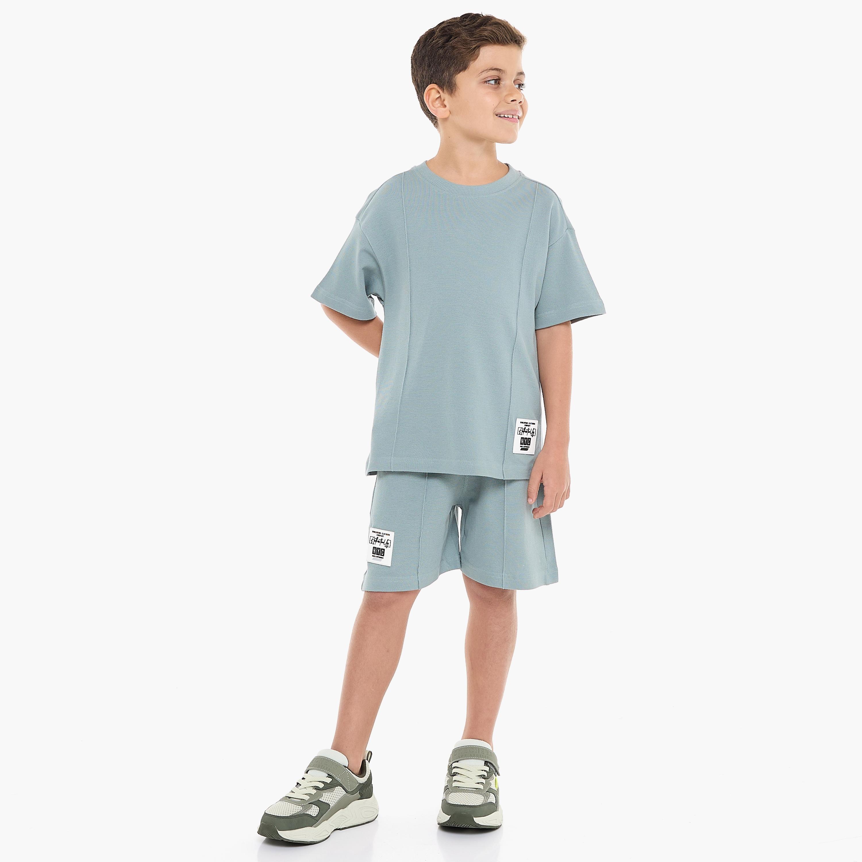 تي شيرت سادة بأكمام قصيرة مع شورت من قطعتين من فيكتور اند جين-boys-clothing-setsandcoords-image-1