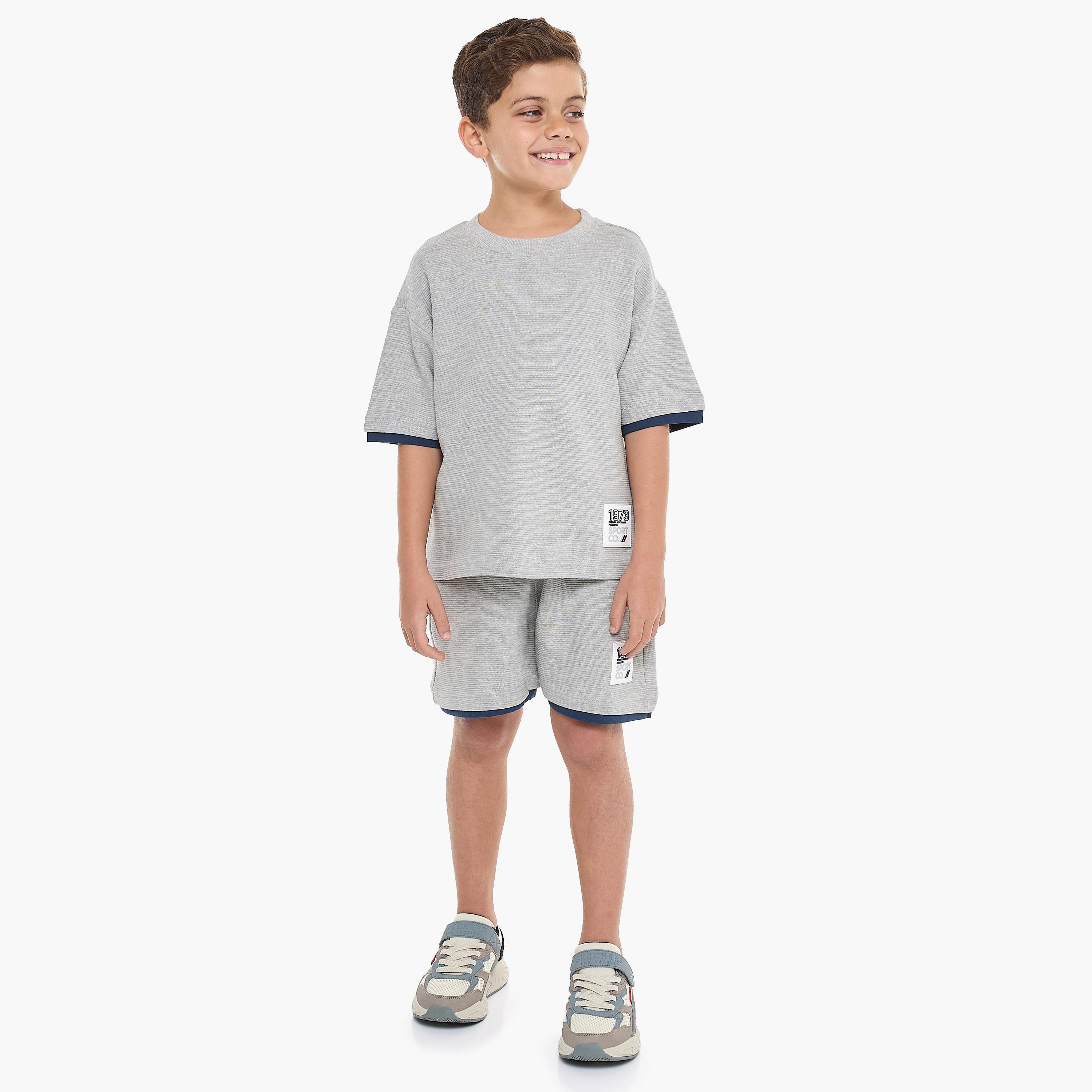 Victor and Jane 2-Piece Solid Short Sleeves T-Shirt with Shorts-baby-boys-clothing-setsandcoords-image-3