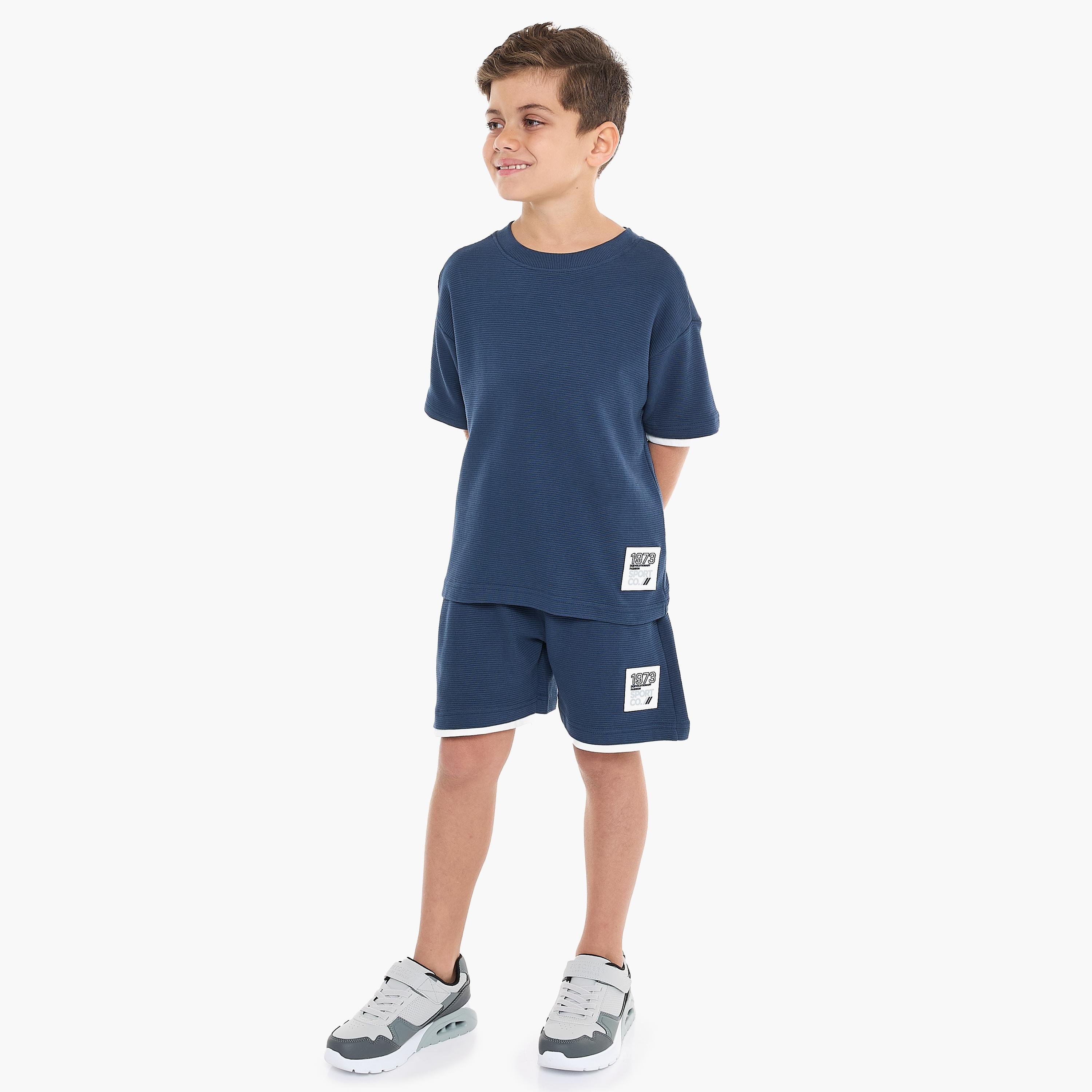تي شيرت سادة بأكمام قصيرة مع شورت من قطعتين من فيكتور اند جين-boys-clothing-setsandcoords-image-1
