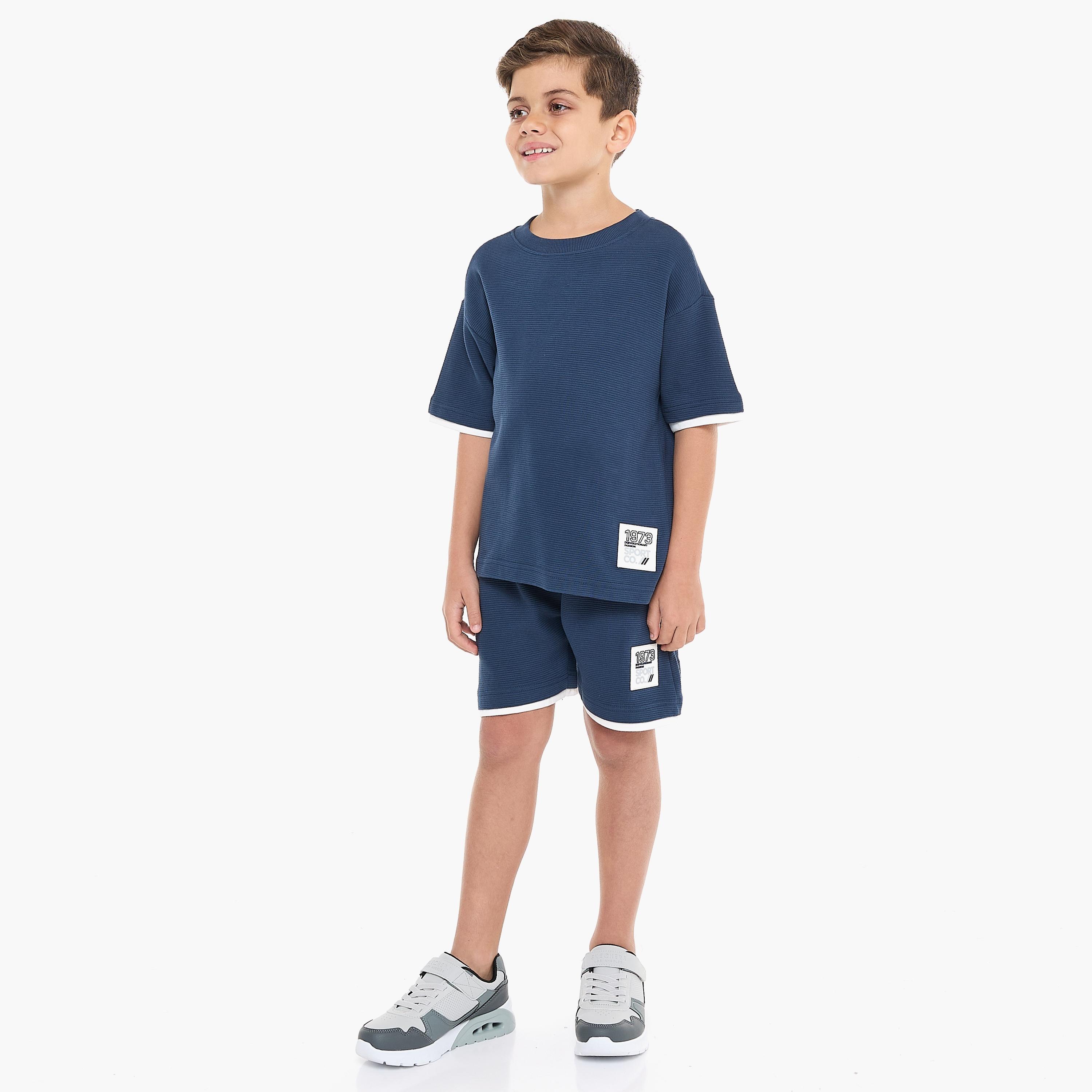 تي شيرت سادة بأكمام قصيرة مع شورت من قطعتين من فيكتور اند جين-boys-clothing-setsandcoords-image-3