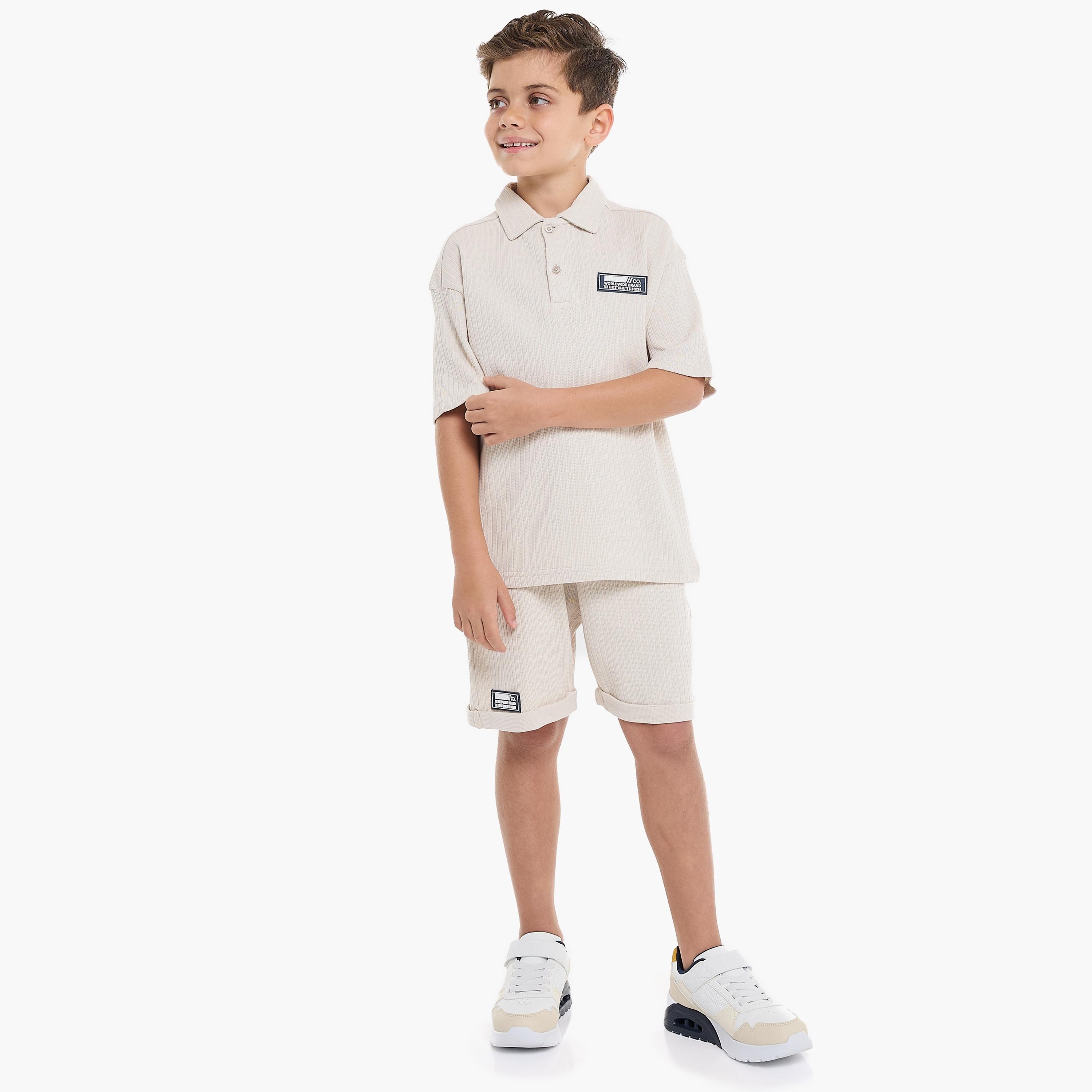 تي شيرت بأكمام قصيرة ومزخرف مع شورت من قطعتين من فيكتور اند جين-boys-clothing-setsandcoords-image-1